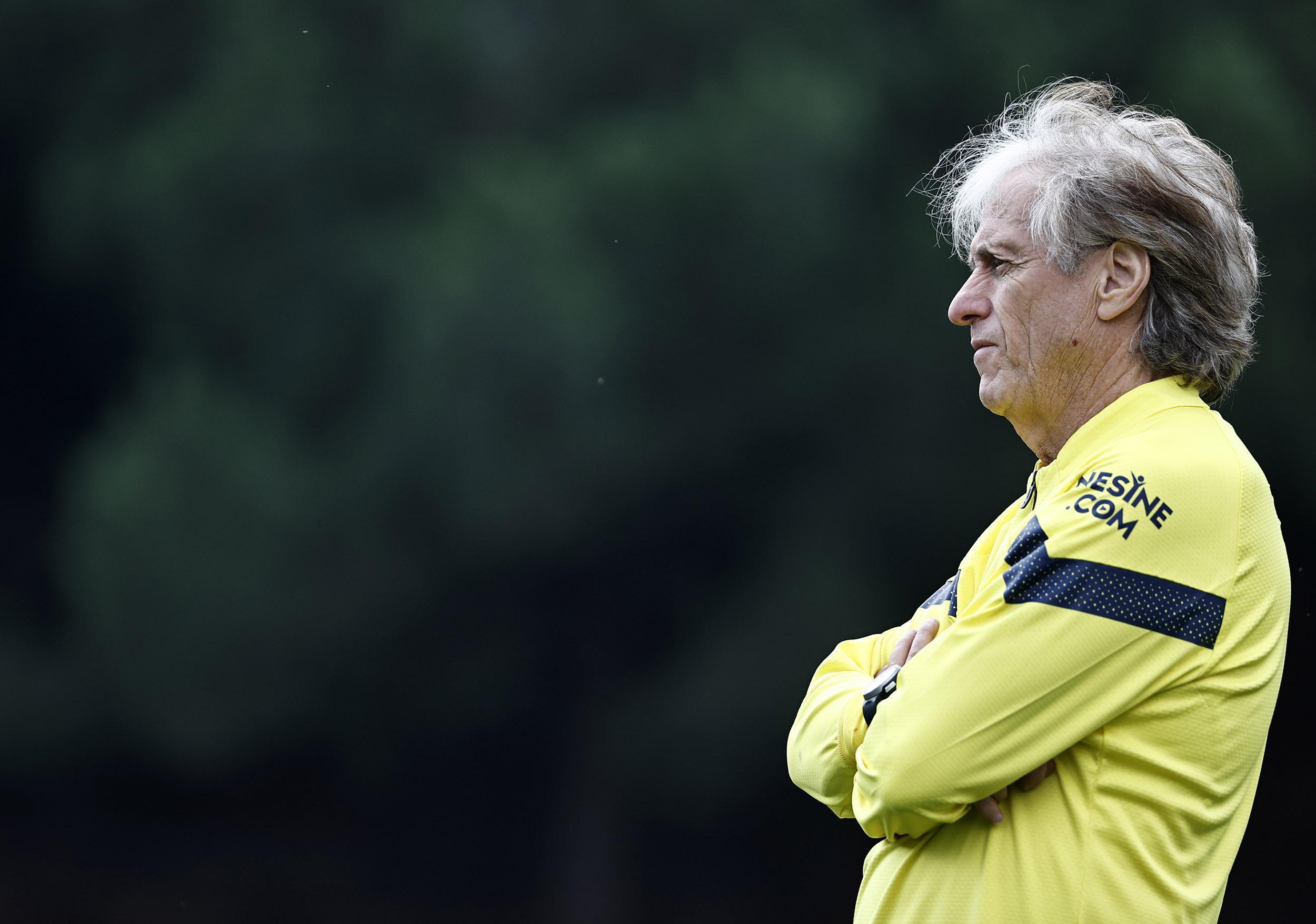 Fenerbahçede iç transfer operasyonu 4 futbolcu ve Jorge Jesus hamlesi