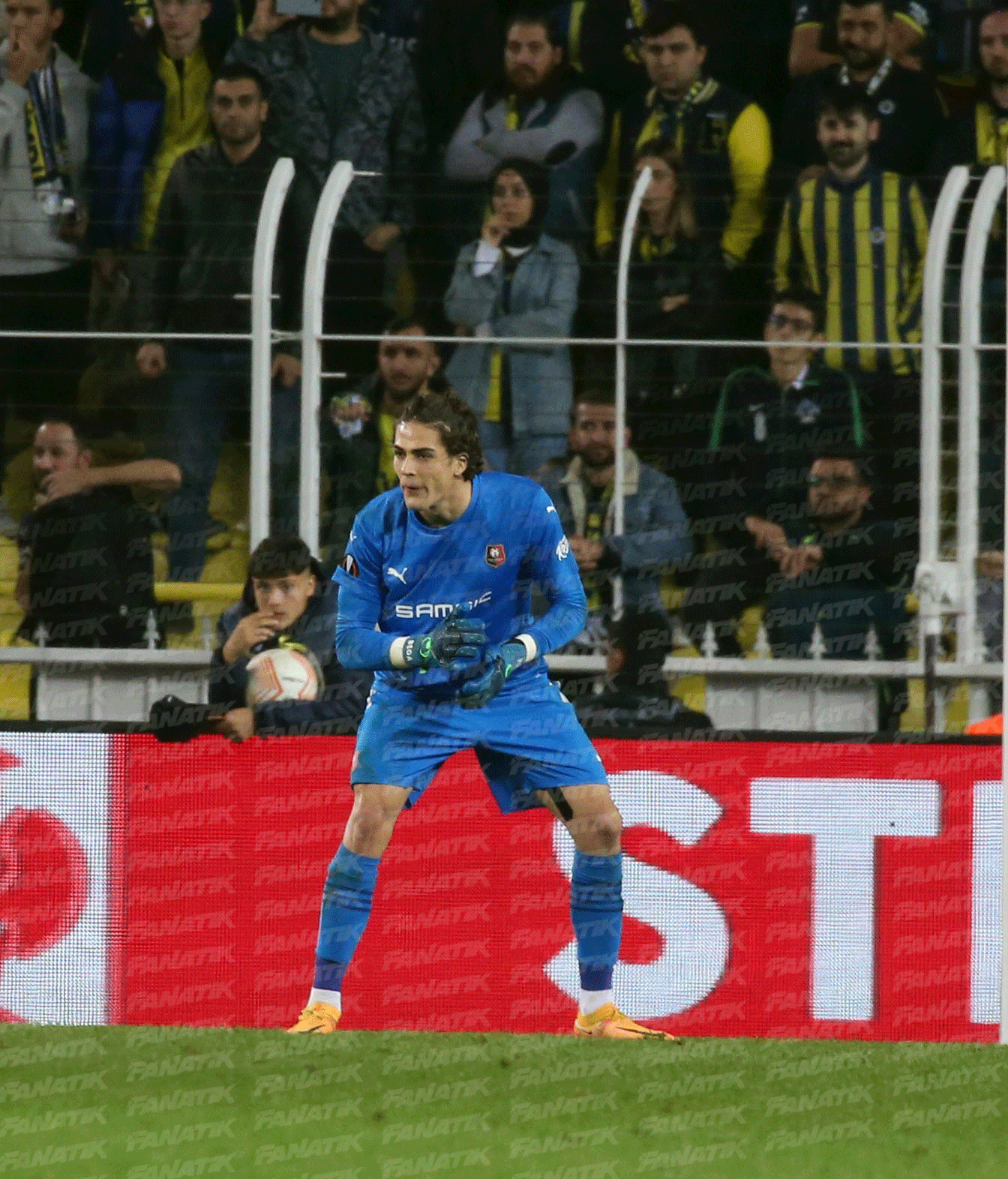 Renneste Doğan Alemdar, Fenerbahçeye karşı forma giydi