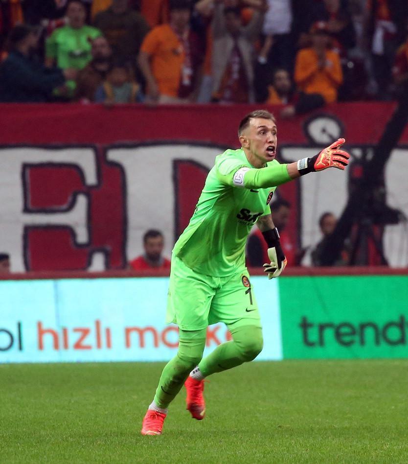 Galatasarayda Muslera tehlikesi