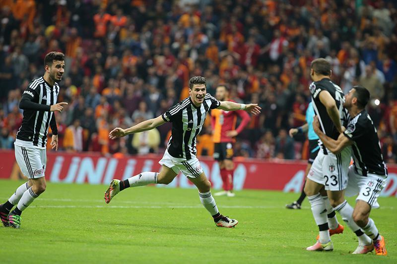 Son 10 sezonda Galatasaray - Beşiktaş derbilerinin golcü futbolcuları