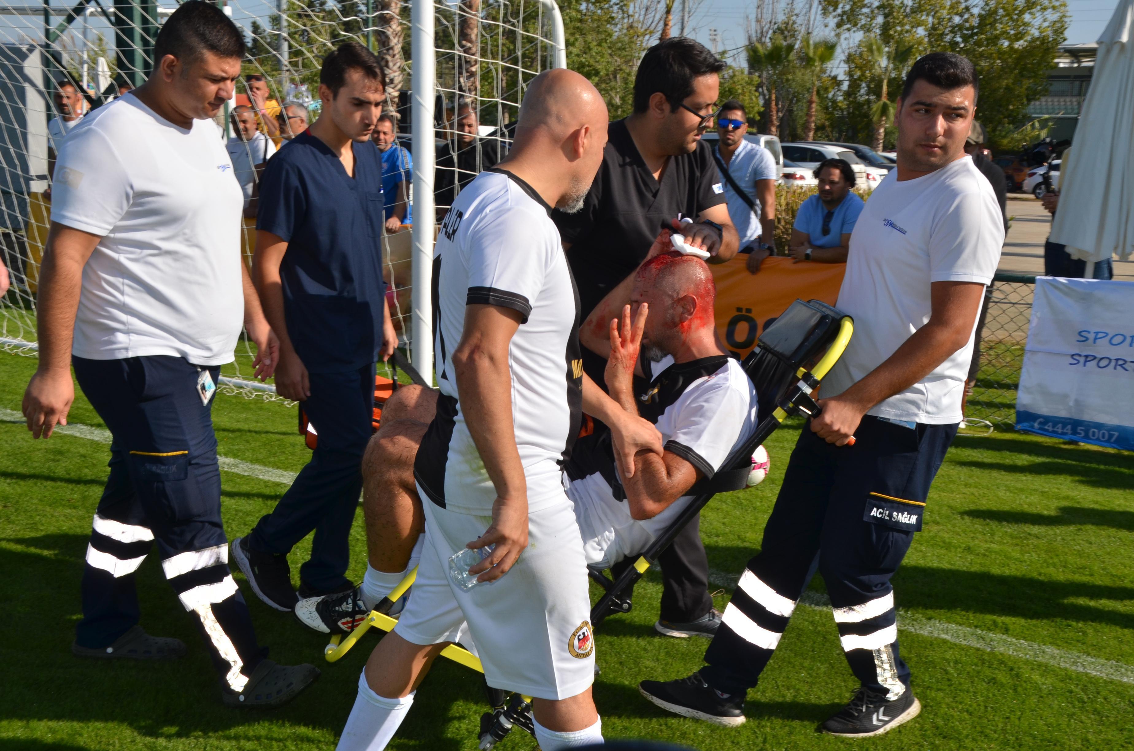 Futbol efsaneleri Antalyada sahaya çıktı