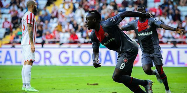 Galatasarayda Mbaye Diagne pişmanlığı Karagümrükte şov yapıyor