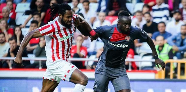 Galatasarayda Mbaye Diagne pişmanlığı Karagümrükte şov yapıyor