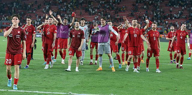 Cüneyt Çakır jübilesini yapıyor O maçı 5. dakikada durduracak ve...