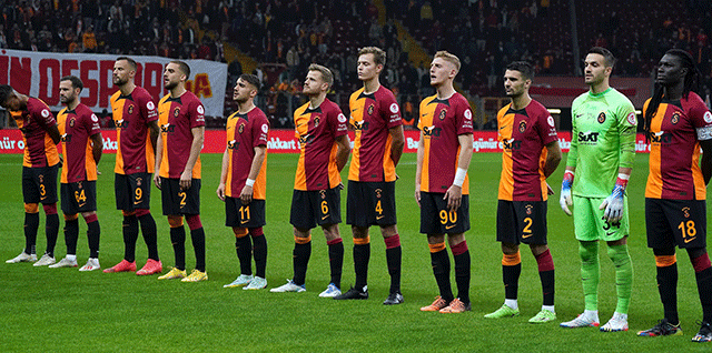 Galatasarayda sakatlık şoku  İç yan bağ hasarı ve ön çapraz bağda gerilme...