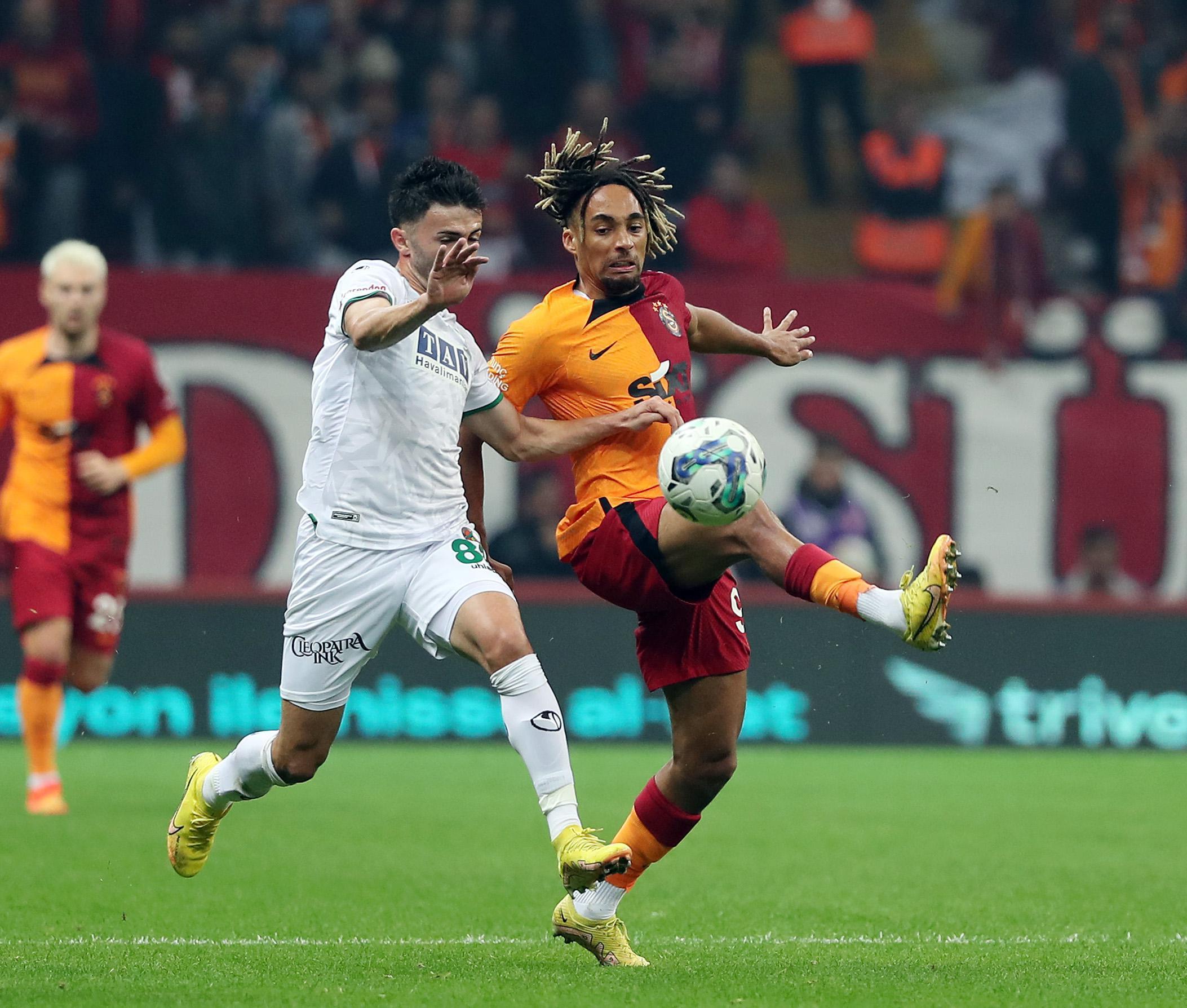 Başakşehir - Galatasaray maçı öncesi Floryada derbi havası