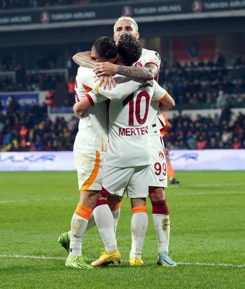 Fanatik yazarları Başakşehir - Galatasaray maçını kaleme aldı