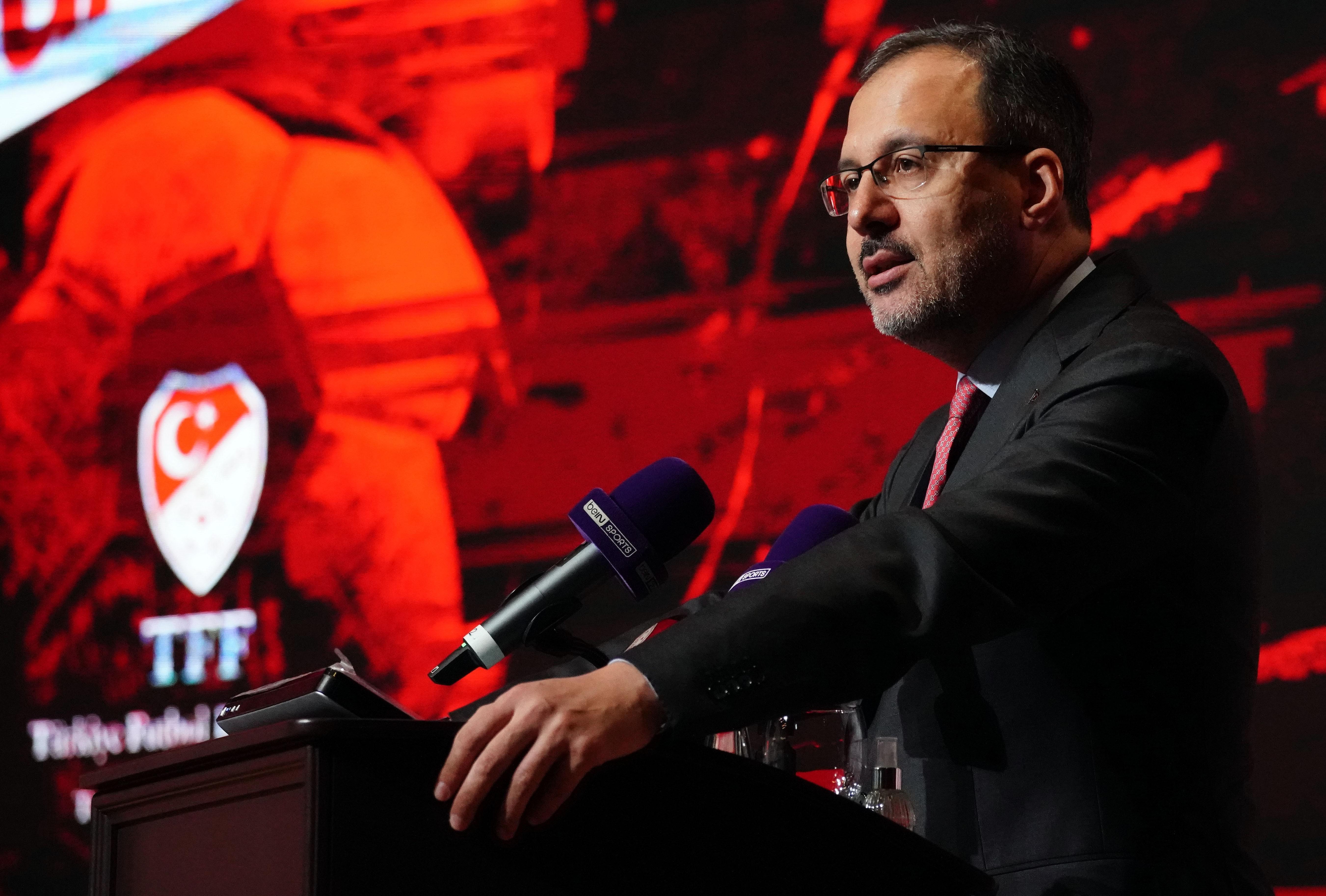 Bakan Kasapoğlu: Türk futbol ekolünü, Türk futbolu oyun tarzını inşa etmeliyiz