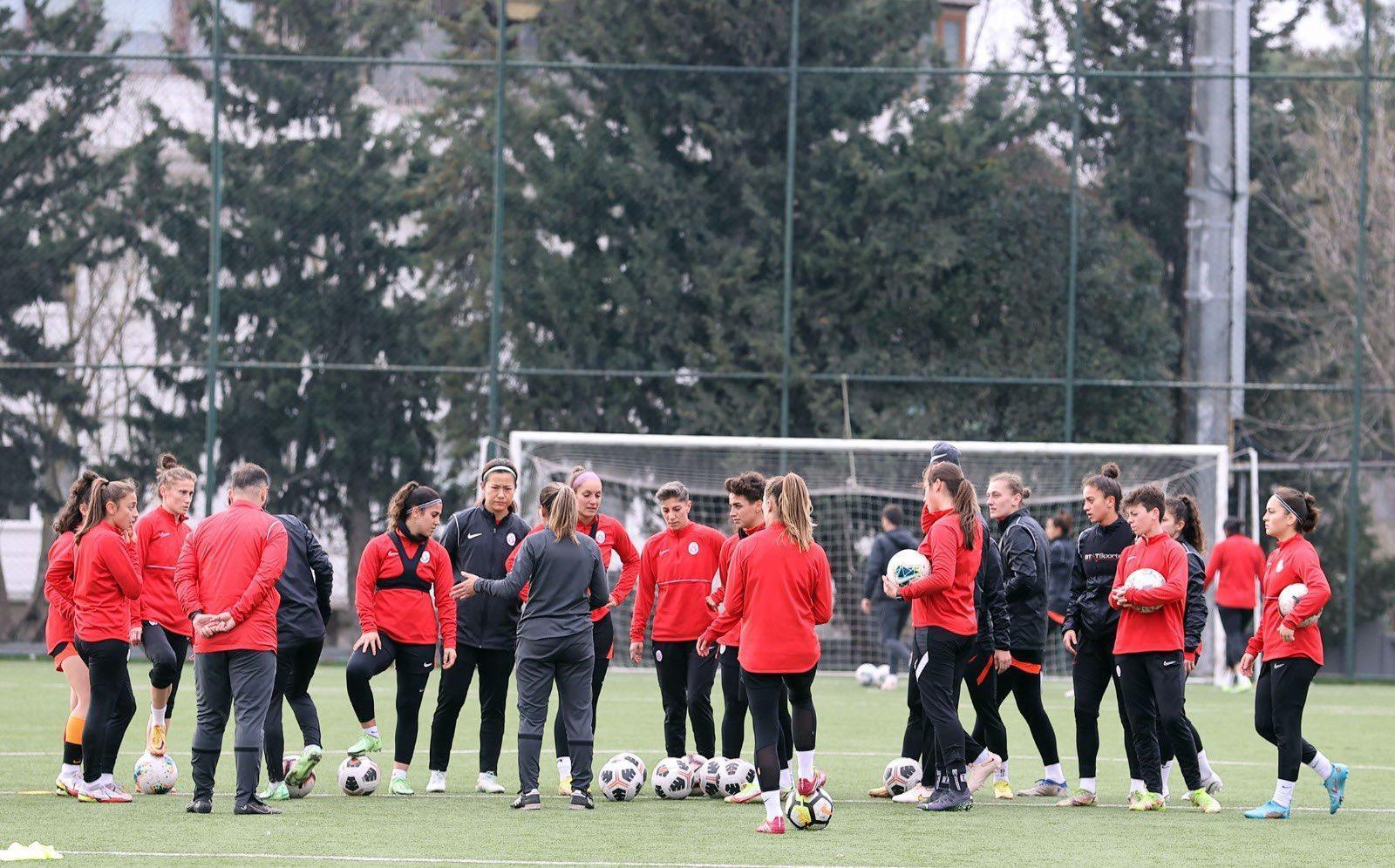 Galatasaray Kadın Futbol Takımı, Fenerbahçe derbisi hazırlıklarını sürdürdü
