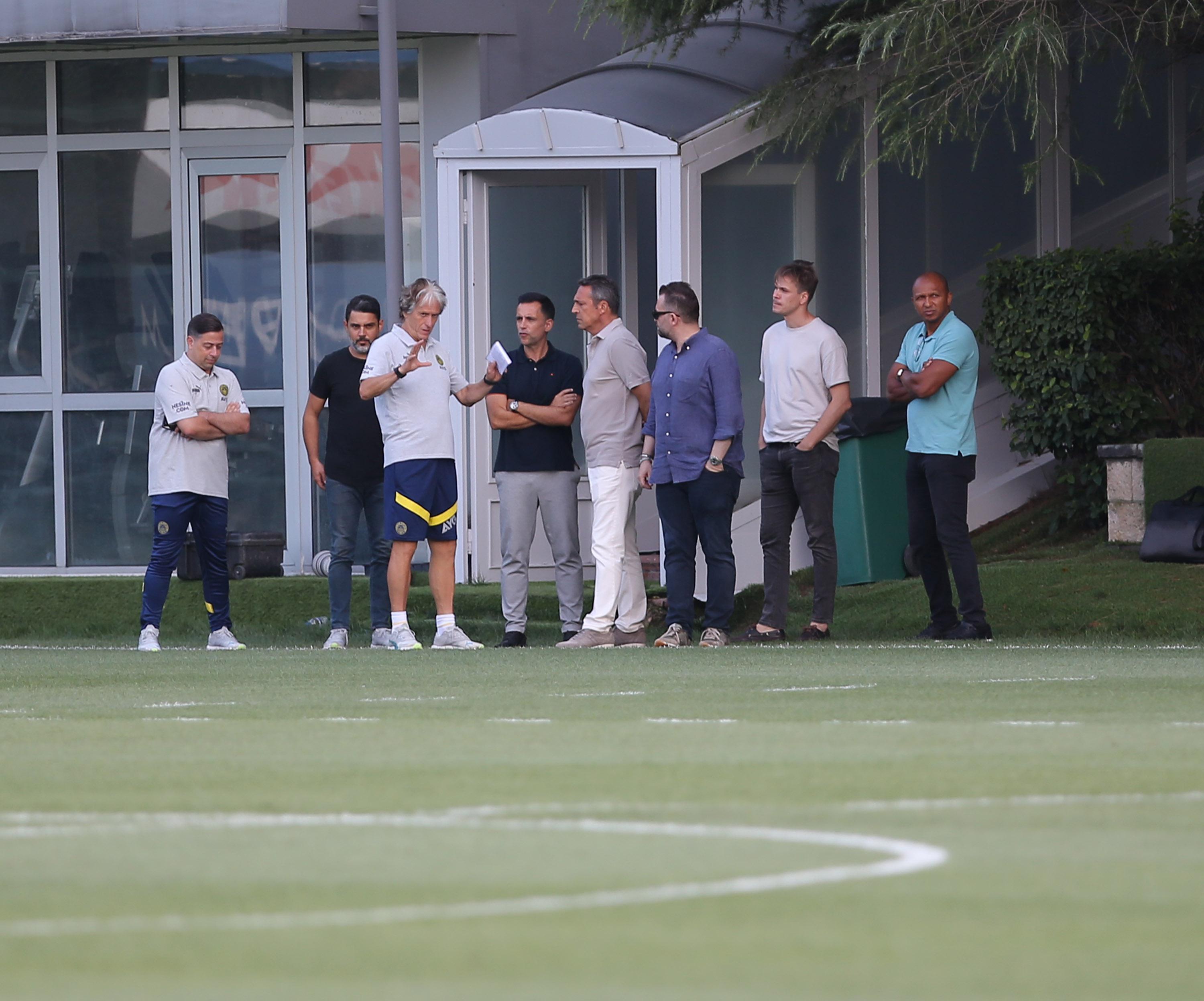 Fenerbahçede takımı ayağa kaldıracak strateji belirlendi Transferde 3 bomba birden