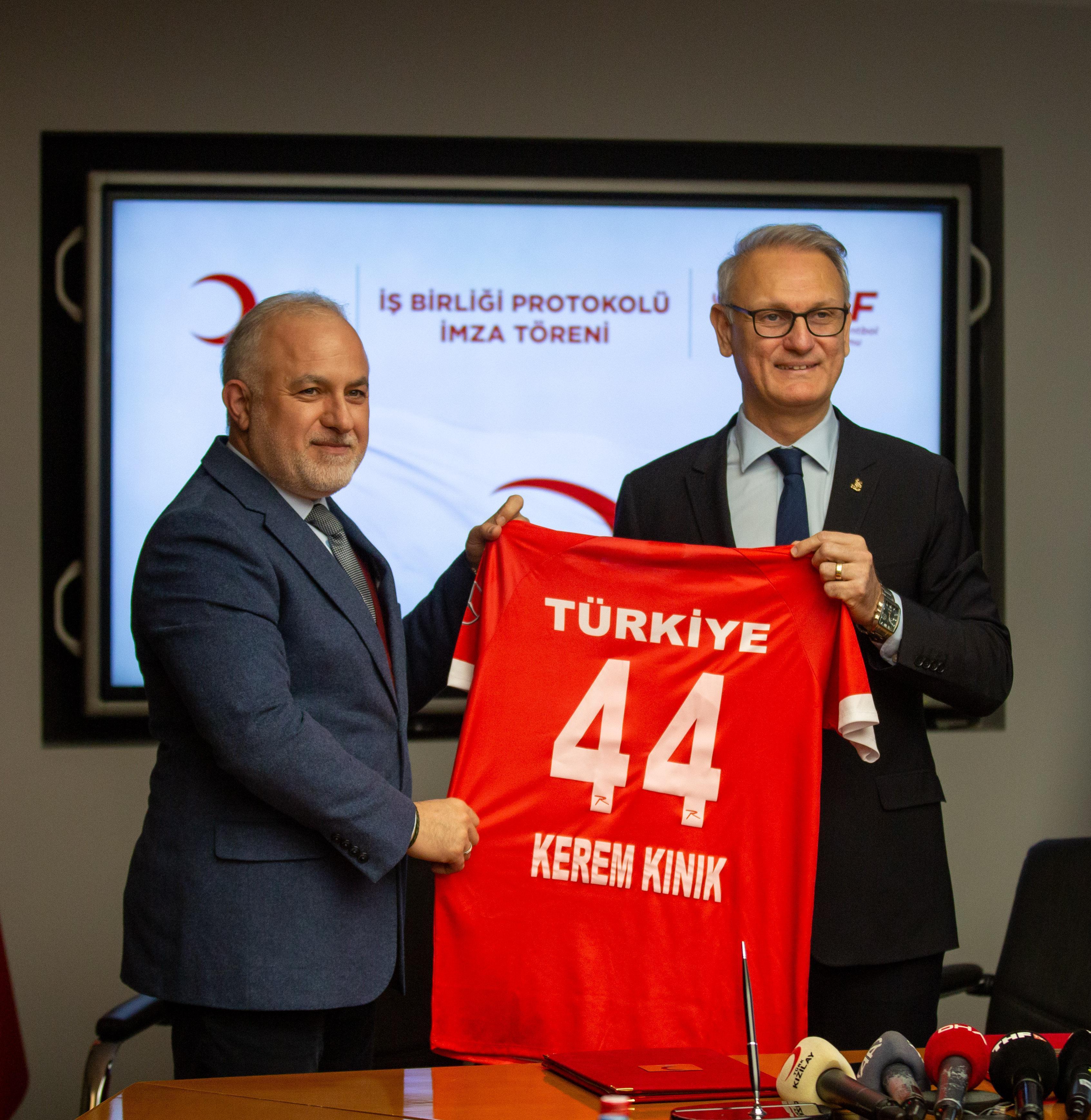 THF ve Türk Kızılay arasında iş birliği protokolü imzalandı