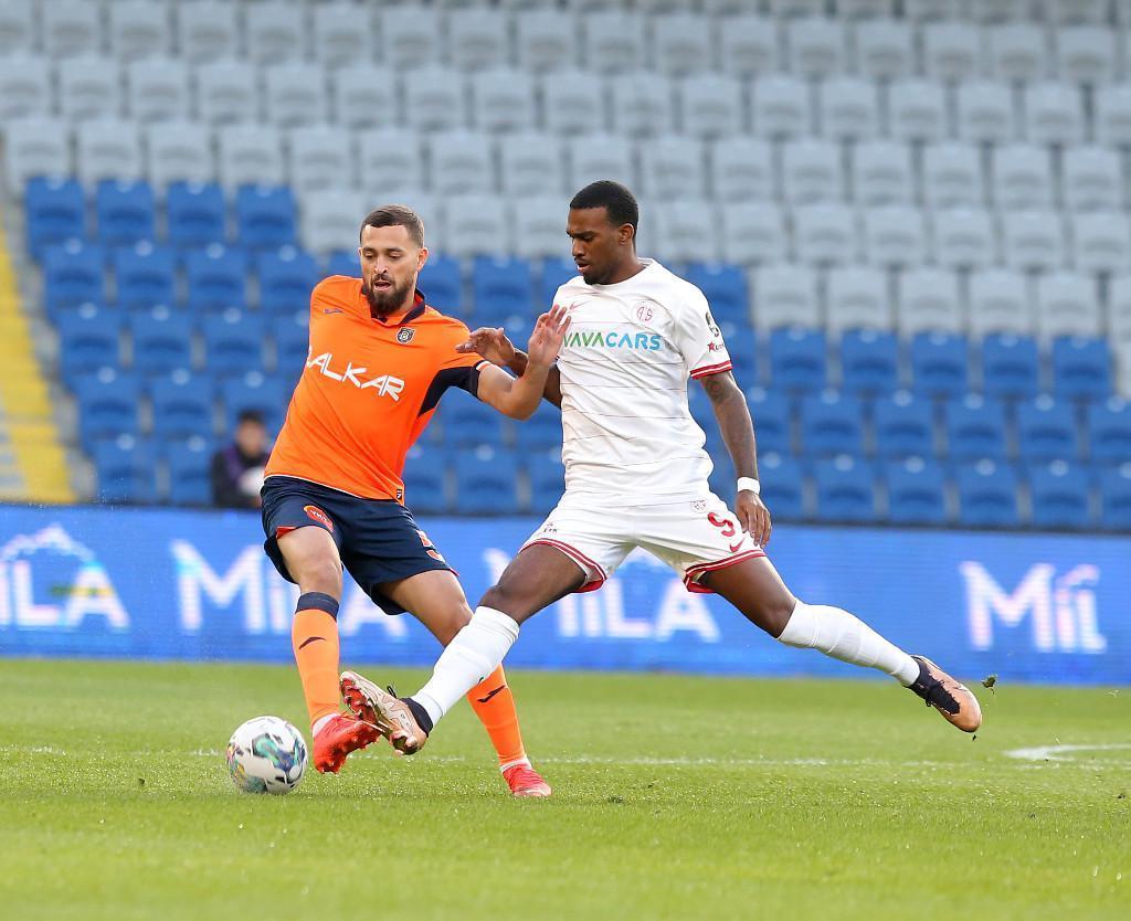 Fenerbahçe ve Galatasarayın gözdesi Haji Wrightı o takım kapıyor