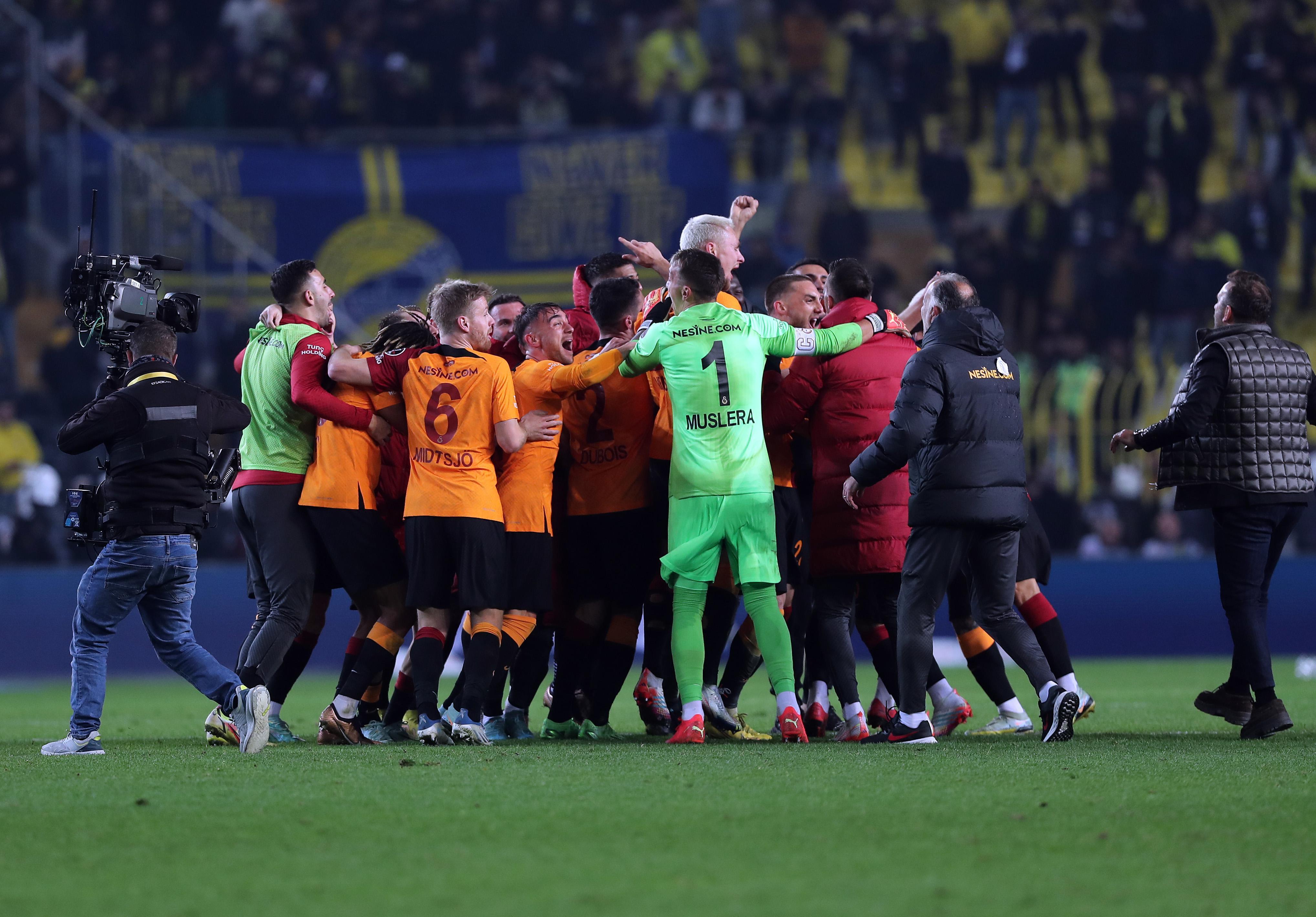 Galatasarayda Okan Buruktan aslanlar gibi performans
