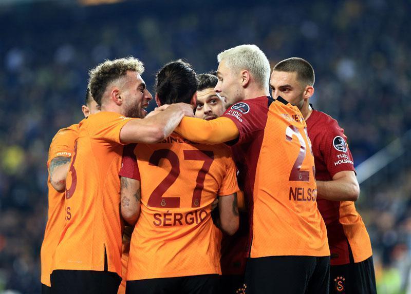 Dünya dev derbiyi böyle gördü: Galatasaray, Fenerbahçeyi küçük düşürdü Dağıldılar