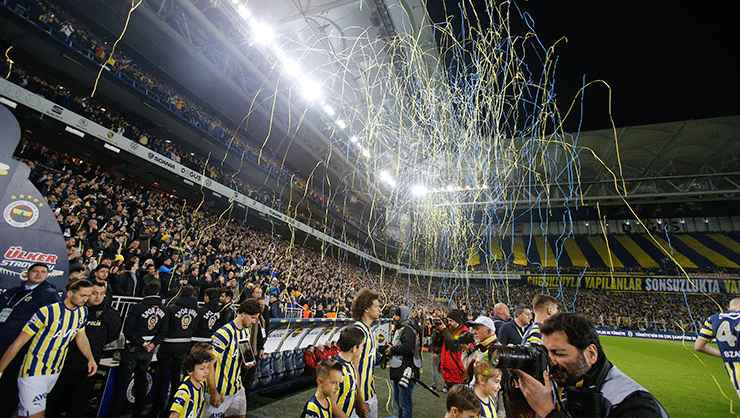 Tribünde Fenerbahçe Başkanı Ali Koça olay tepki Büyük gerilim