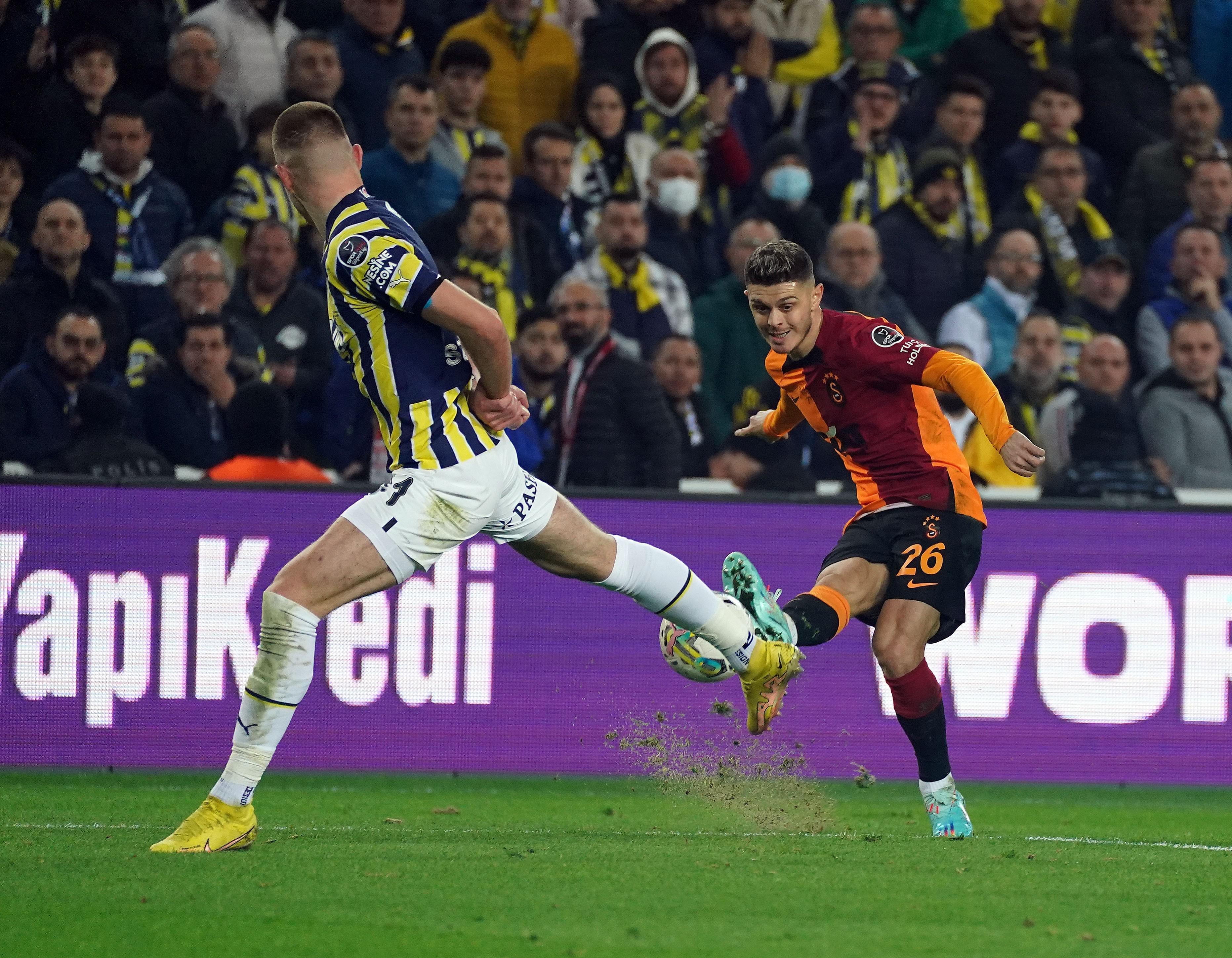 Fenerbahçe-Galatasaray derbisinde gerilim Osayi-Samuel ile Barış Alper Yılmaz...