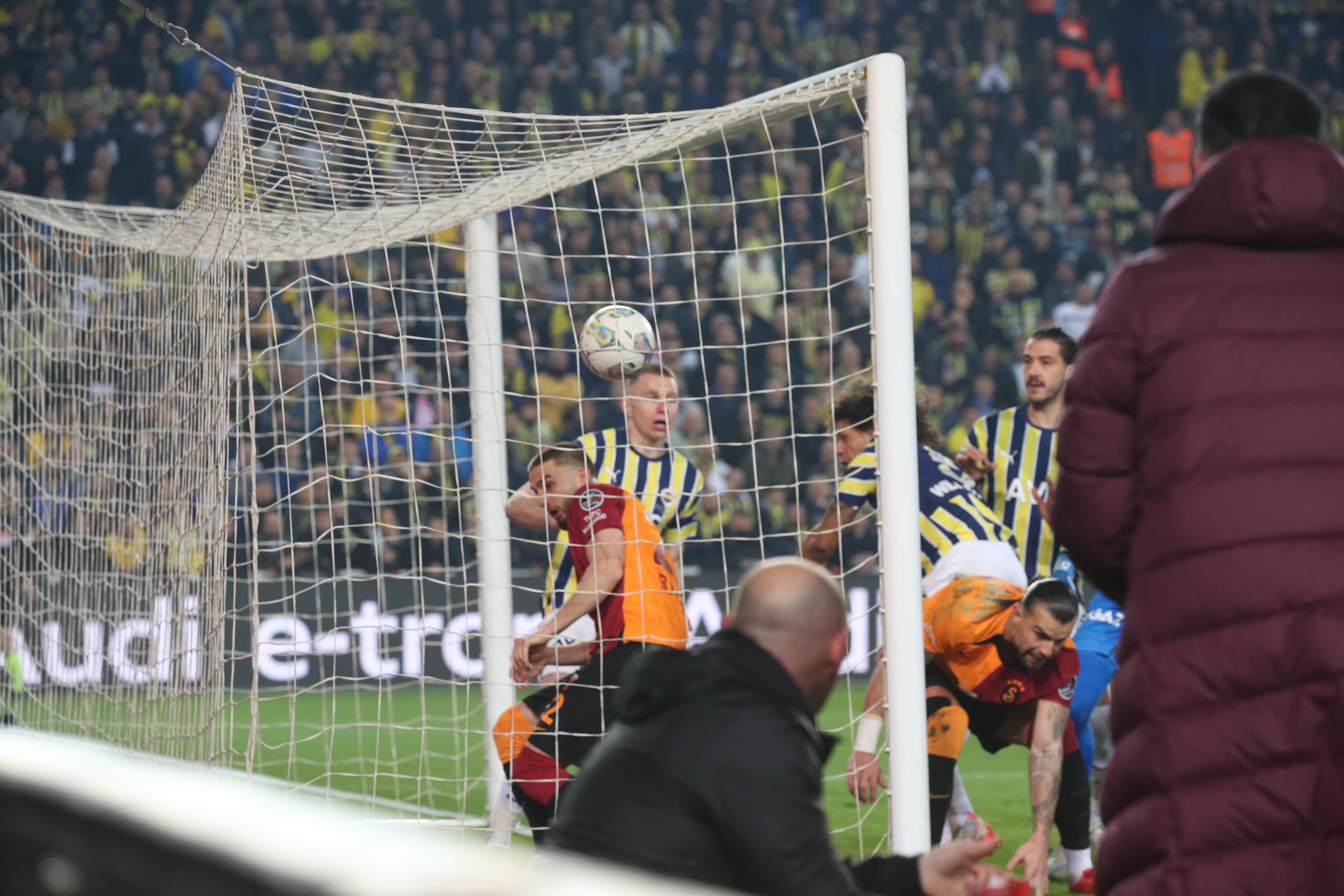 (ÖZET) Fenerbahçe - Galatasaray maç sonucu: 0-3 | Derbide zafer Aslanın