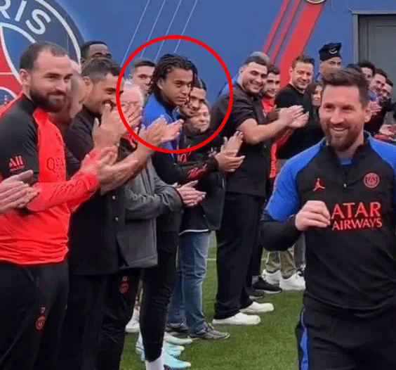 PSGnin Lionel Messiye yaptığı karşılamada çok konuşulan an Mbappe beklenirken...