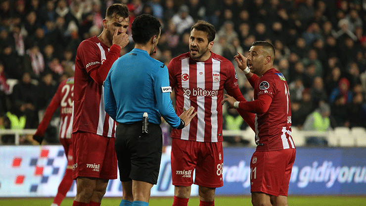 TFFnin VAR kayıtlarını açıklaması sonrası Rıza Çalımbaydan ilk açıklama