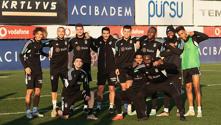 Beşiktaşta Şenol Güneş yıldız ismin üstünü çizdi Kadro dışı kalma ihtimali