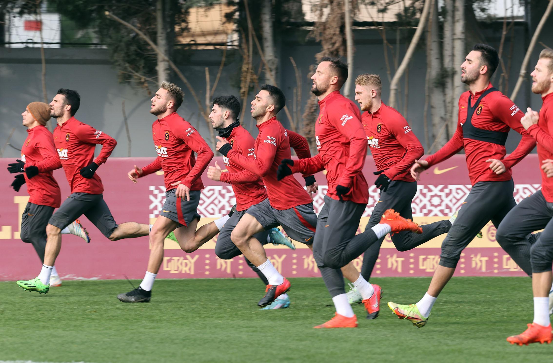 Galatasaray Teknik Direktörü Okan Buruktan, oyuncularına mesaj var Ankaragücü ve Fenerbahçe...