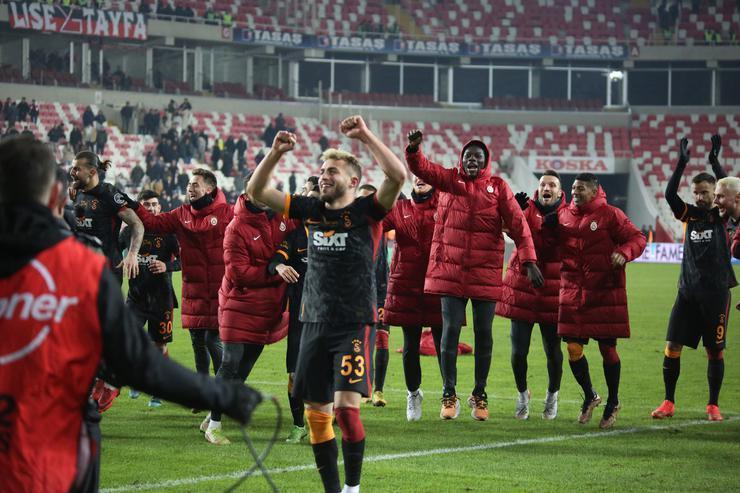 Sivasspor-Galatasaray maçı sonrası Fenerbahçeden Erden Timura gönderme