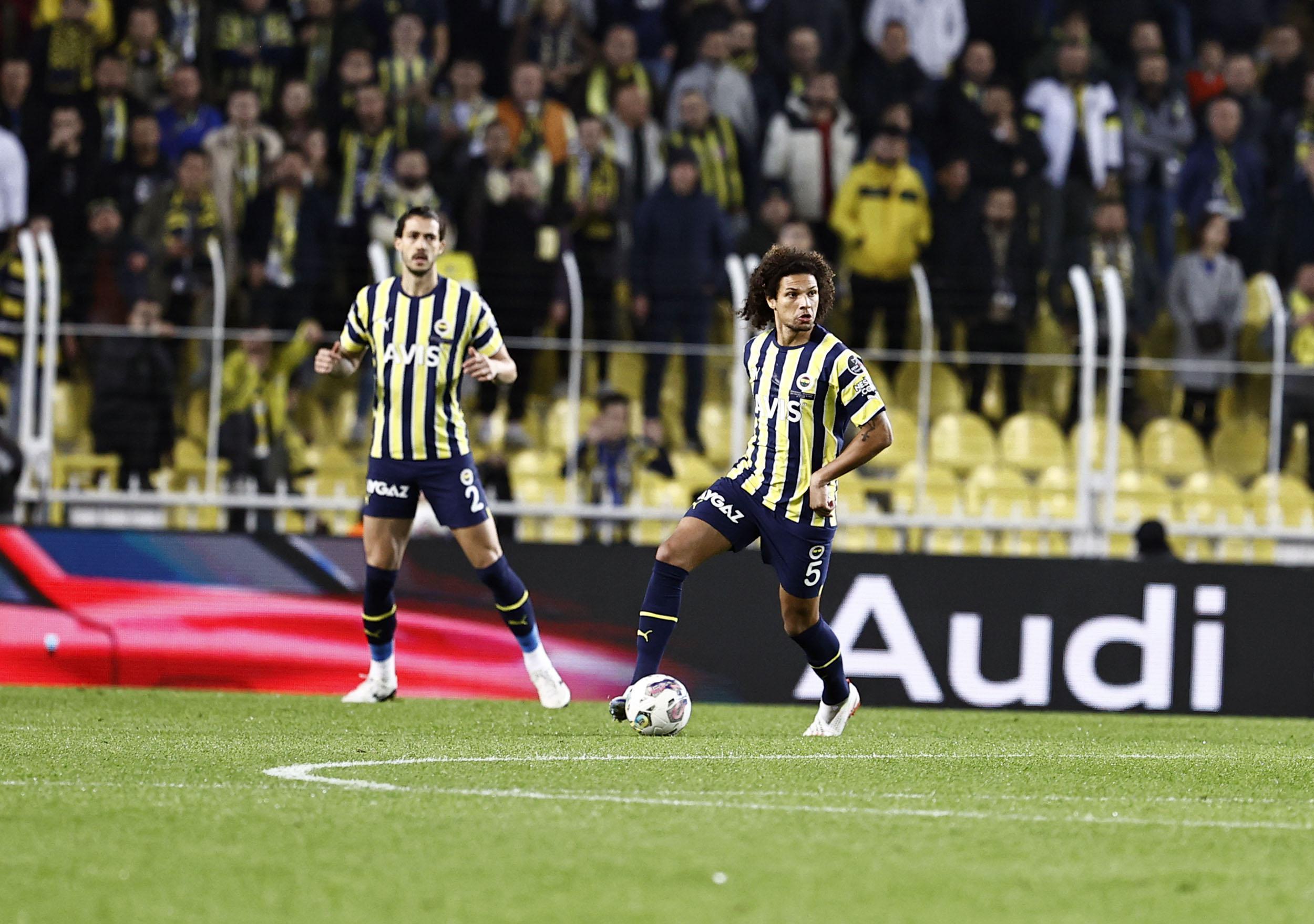 Fenerbahçenin dönüşü muhteşem oldu Gol olup yağıyor