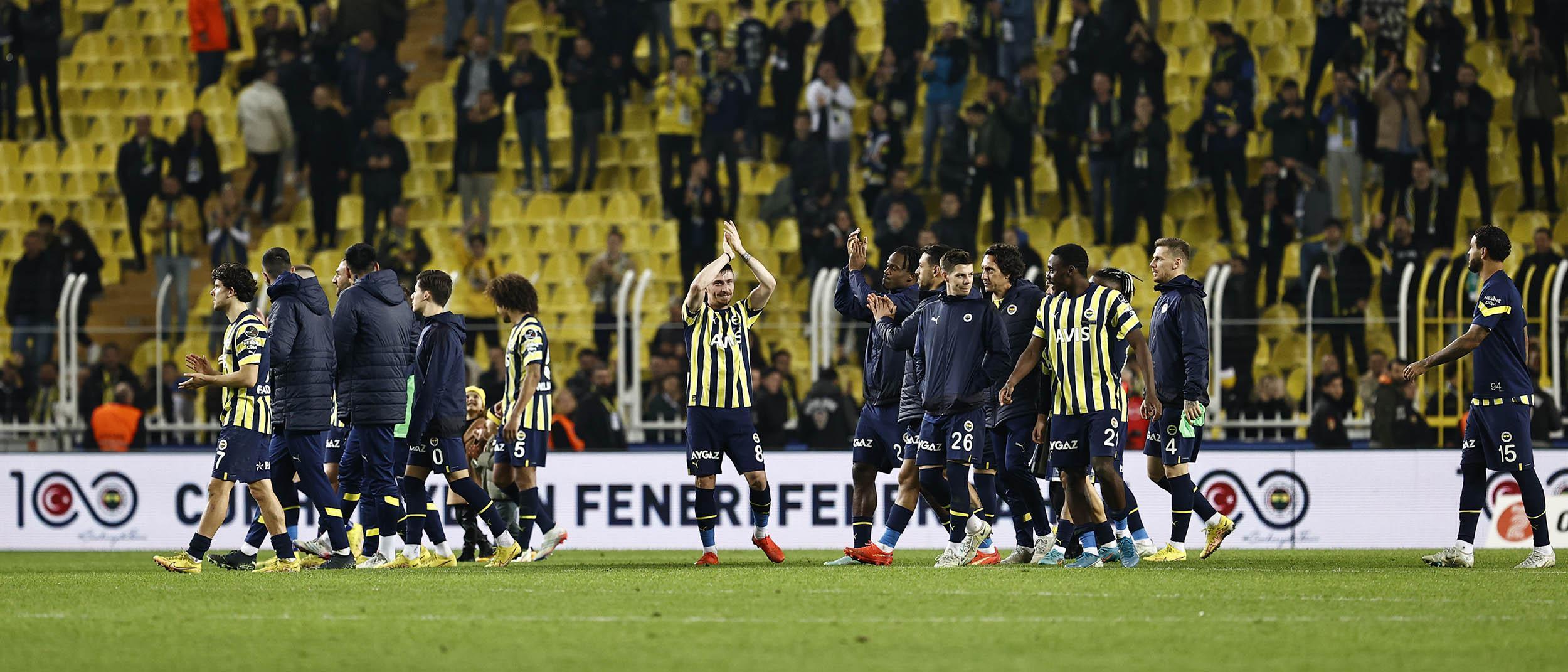 Fenerbahçenin dönüşü muhteşem oldu Gol olup yağıyor