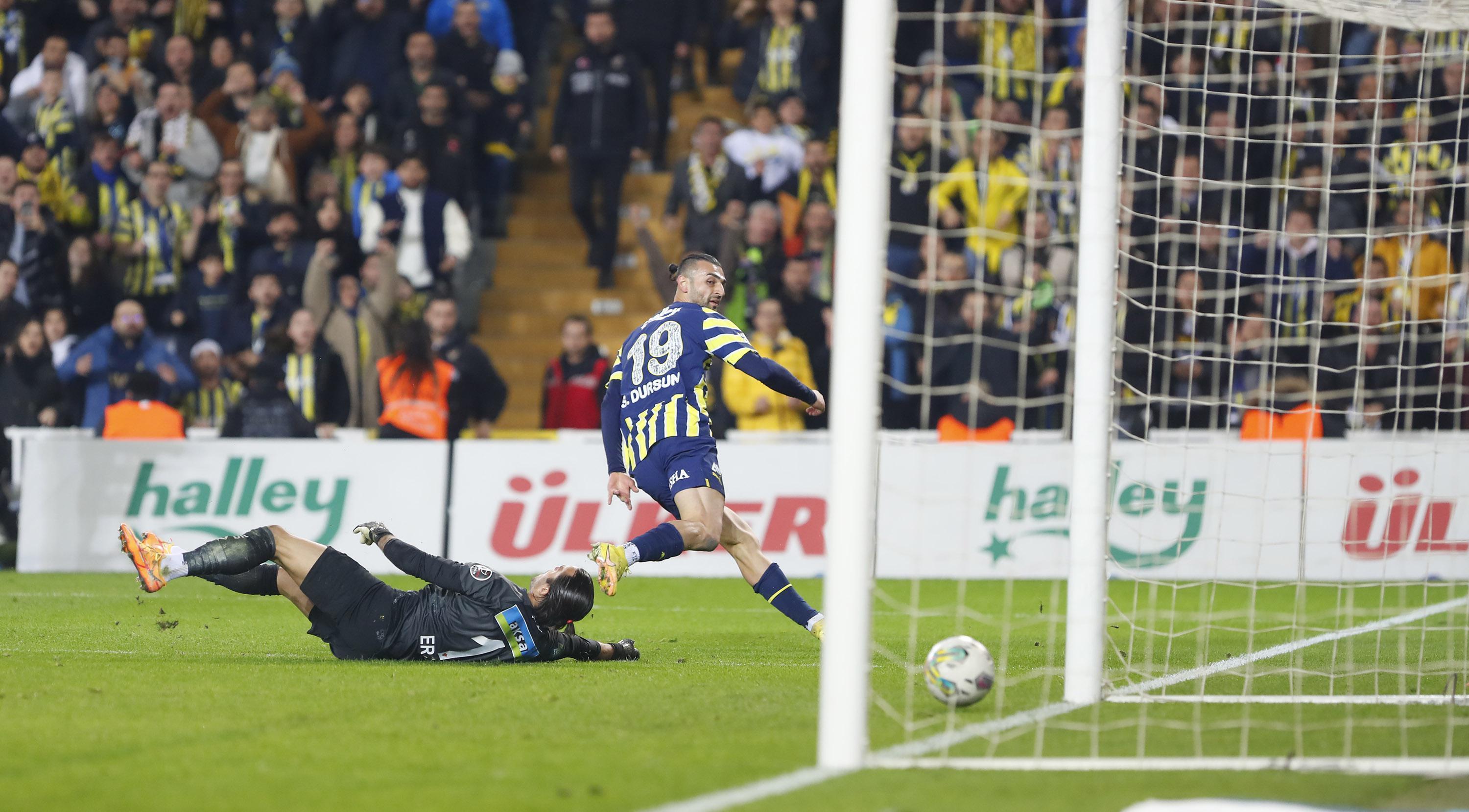 Fenerbahçenin dönüşü muhteşem oldu Gol olup yağıyor