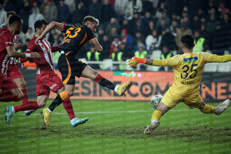 Galatasaray yeniden lider (ÖZET) Sivasspor-Galatasaray maç sonucu: 1-2