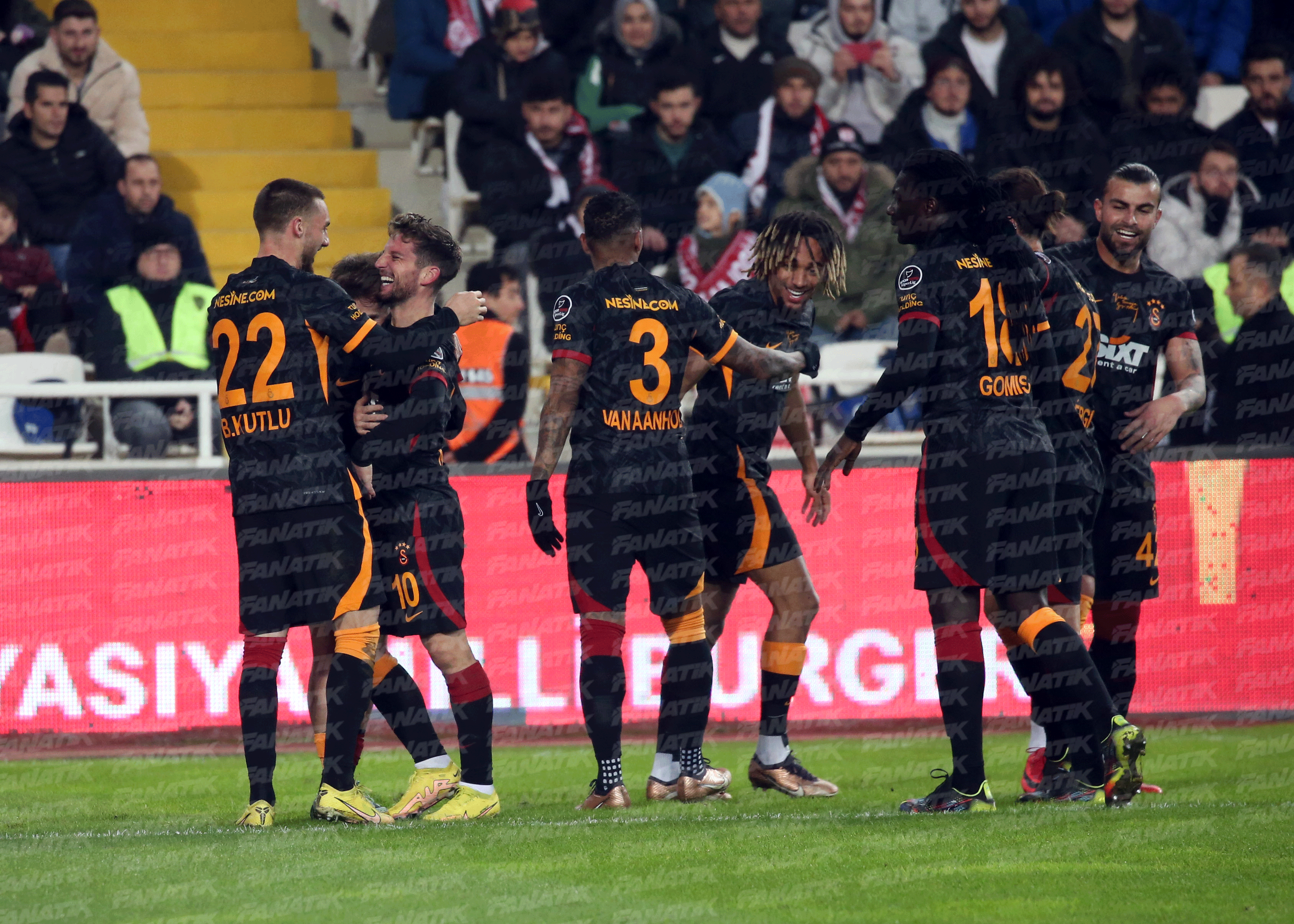 Galatasaray yeniden lider (ÖZET) Sivasspor-Galatasaray maç sonucu: 1-2