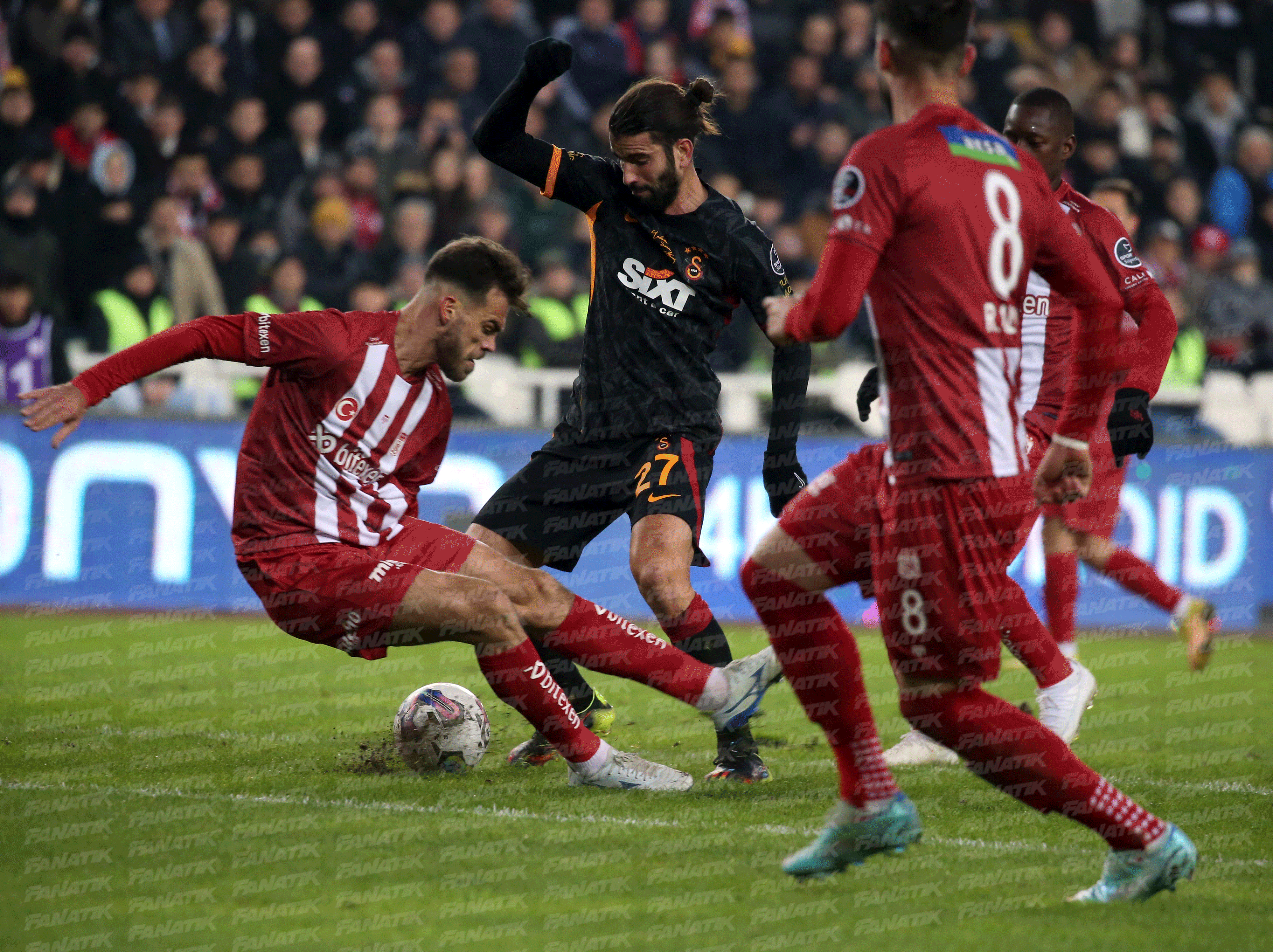 Galatasaray yeniden lider (ÖZET) Sivasspor-Galatasaray maç sonucu: 1-2