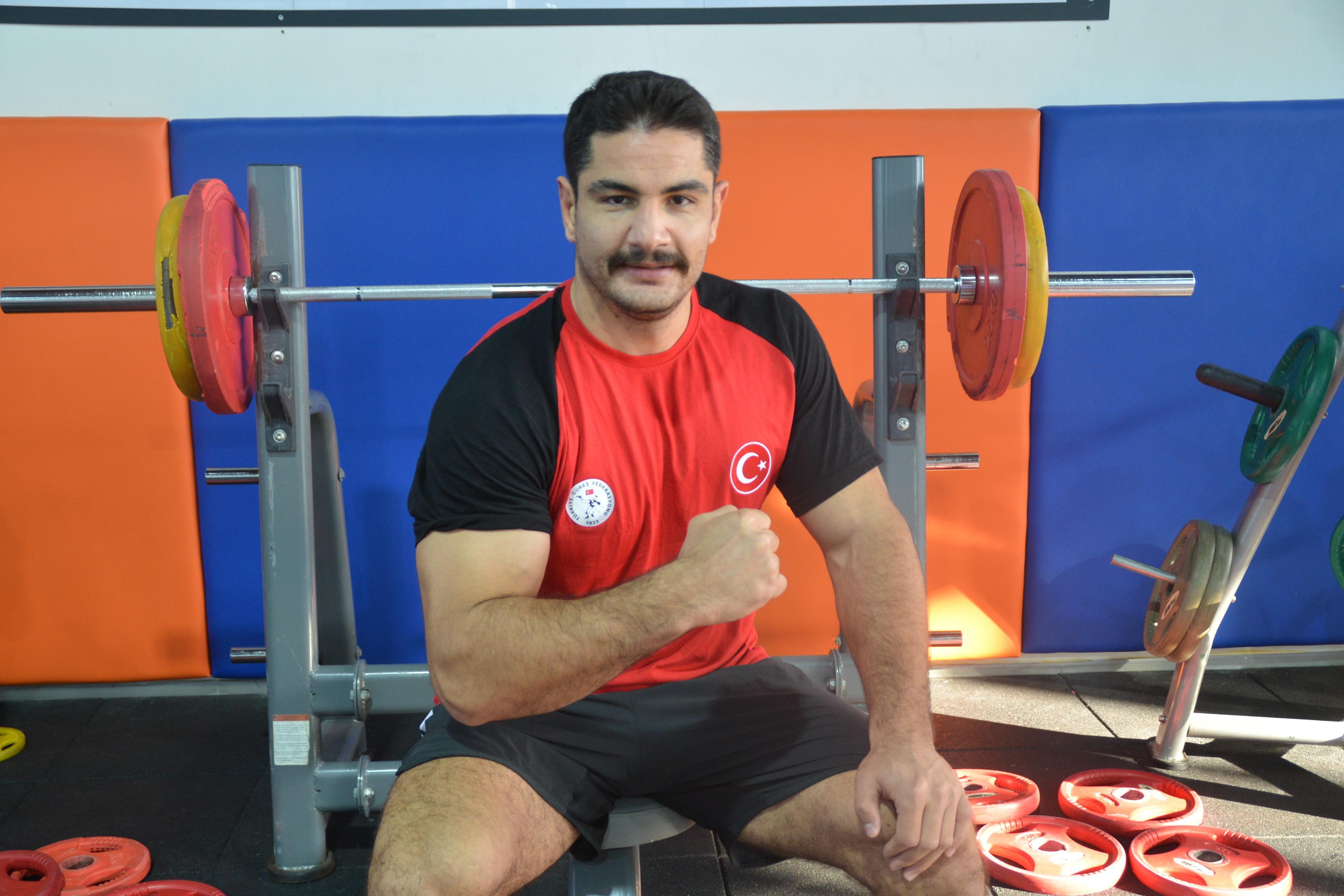 Türk güreşinin gururu Taha Akgül, dünyanın en iyi güreşçisi seçildi