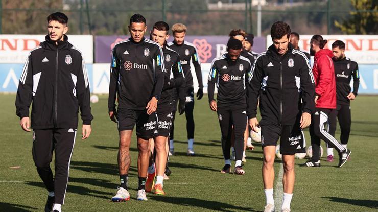 Beşiktaş sezonun maçına çıkıyor Şenol Güneşten kritik tercih