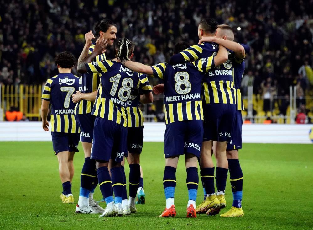 Spor yazarları Fenerbahçenin 4-0lık Hatayspor maçını yazdı Şoku atlattılar... Zirvenin en iddialısı