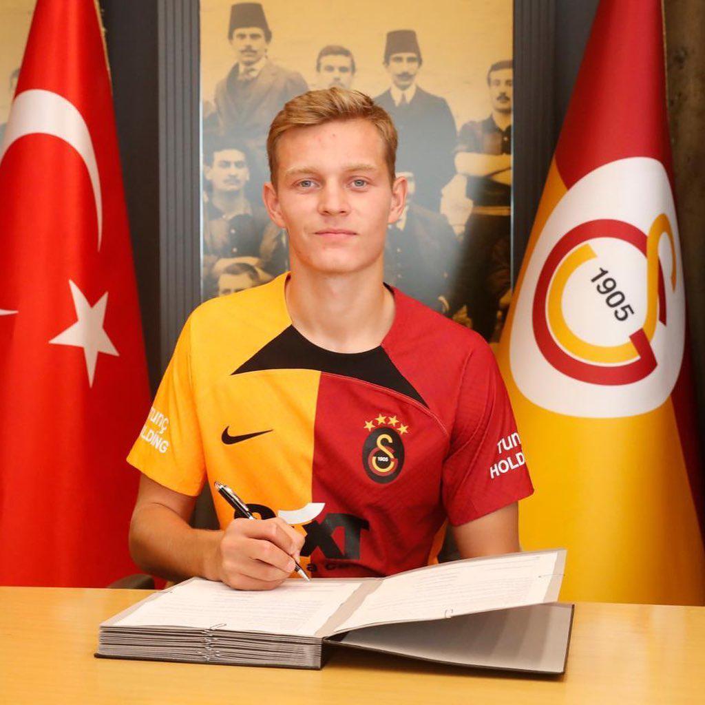 Galatasarayın genç savunmacısı Mathias Ross, Danimarka basınına Galatasaraya transfer oluşunu anlattı