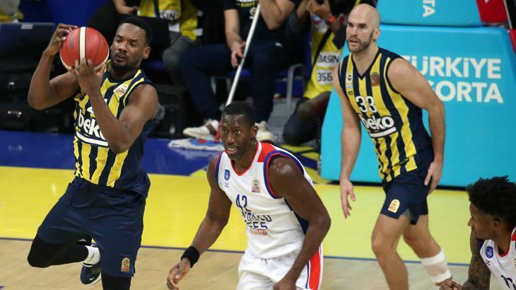 Dimitris Itoudis ve Ergin Ataman çılgına döndü Dev derbiye damga vuran olay