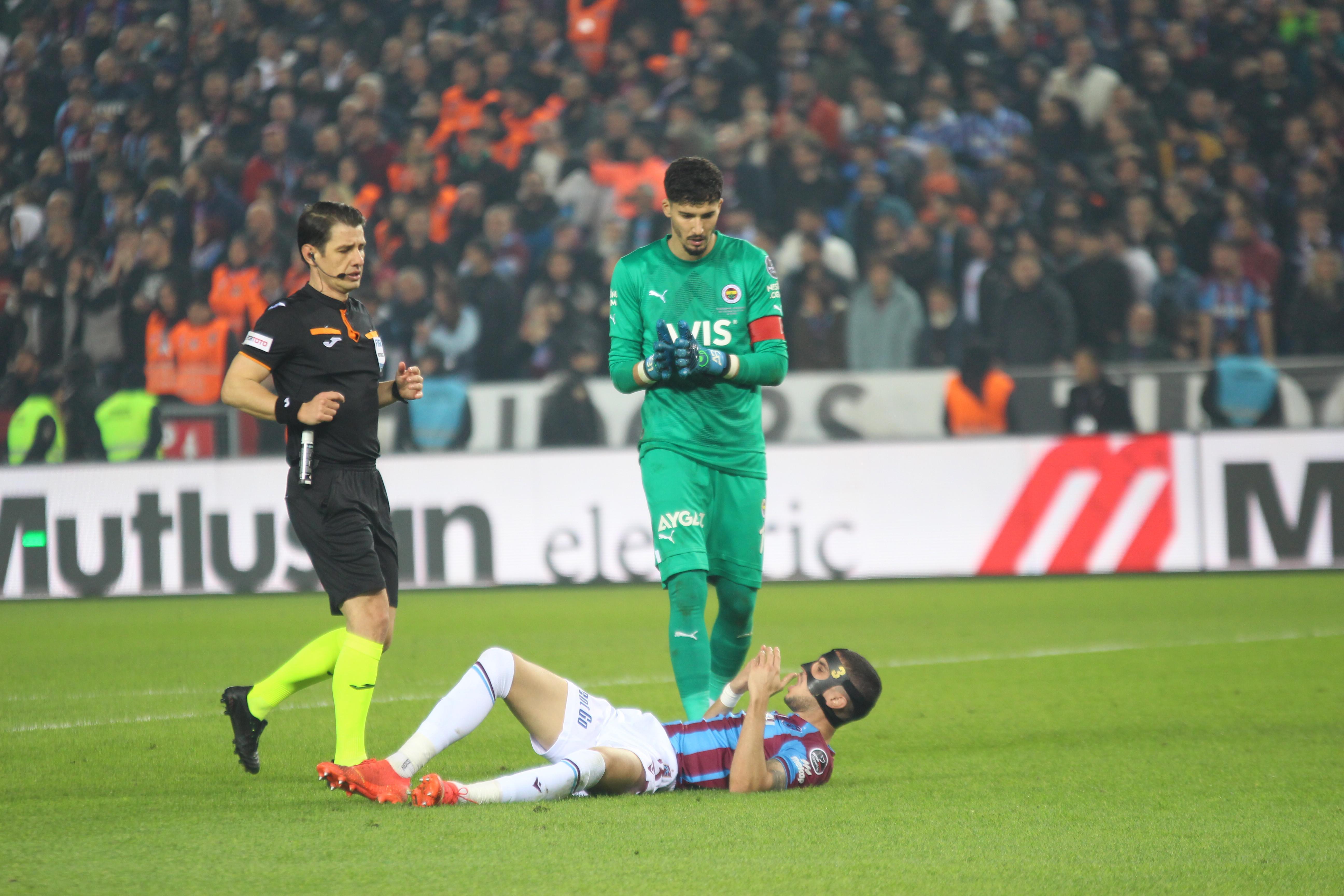 Akyazıda Maxi Gomez ve Trezeguetnin gecesi (ÖZET) Trabzonspor-Fenerbahçe maç sonucu: 2-0