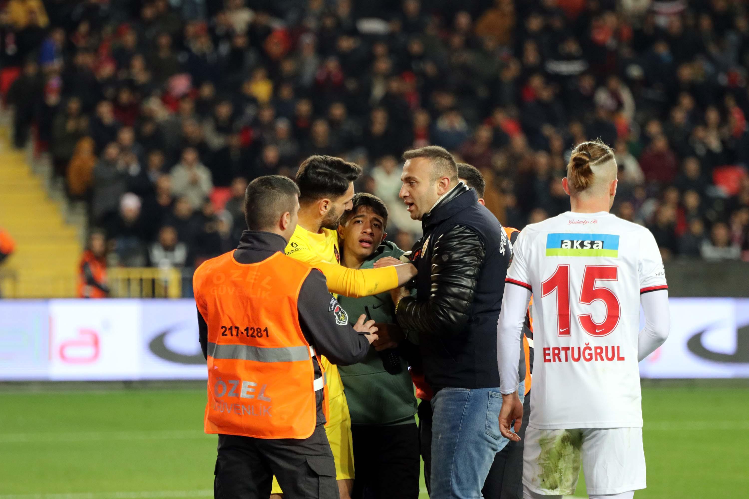 NKoudounun pozisyonu kırmızı kart mı Gaziantep FK-Beşiktaş maçında gündeme damga vuran o an...