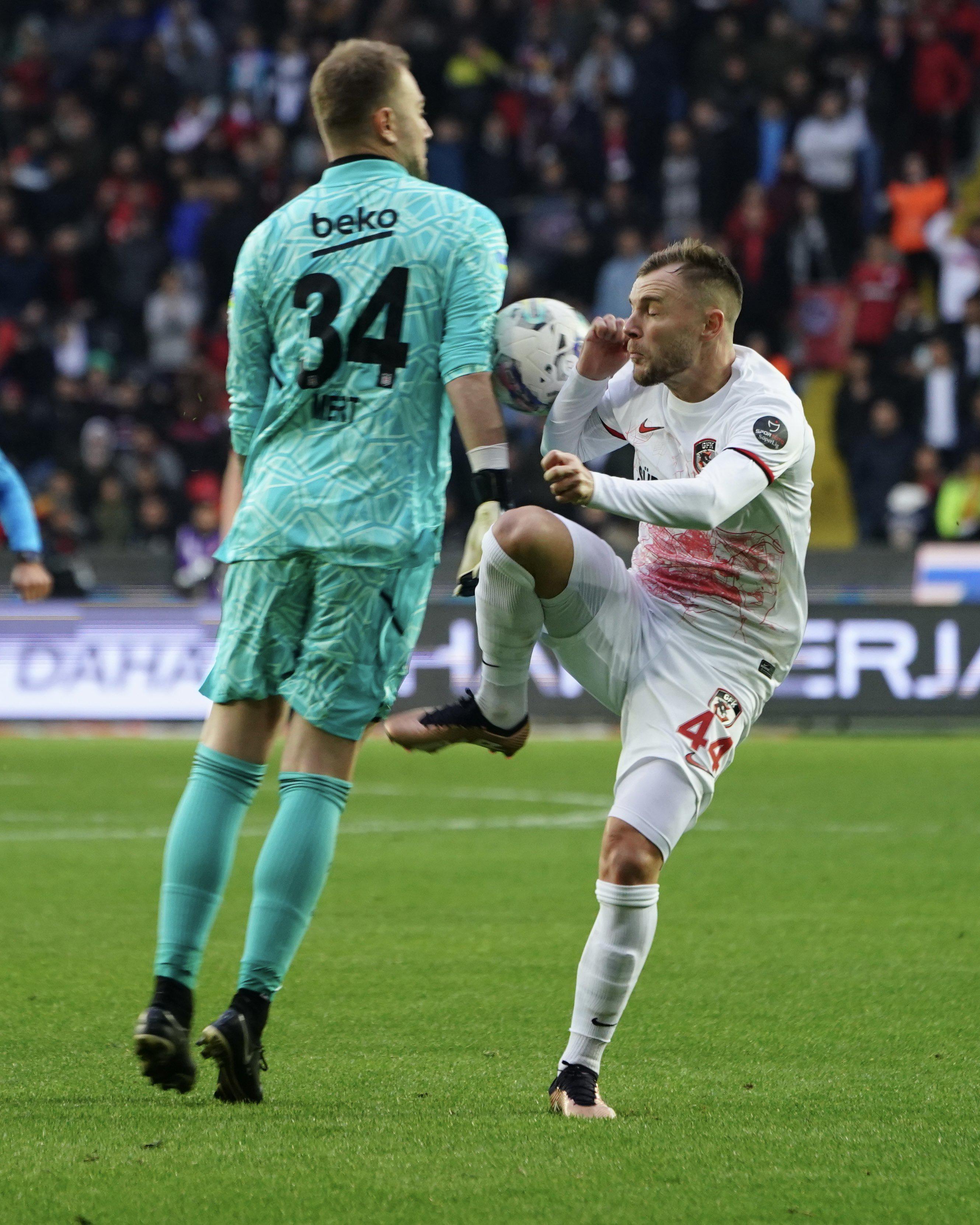 NKoudounun pozisyonu kırmızı kart mı Gaziantep FK-Beşiktaş maçında gündeme damga vuran o an...