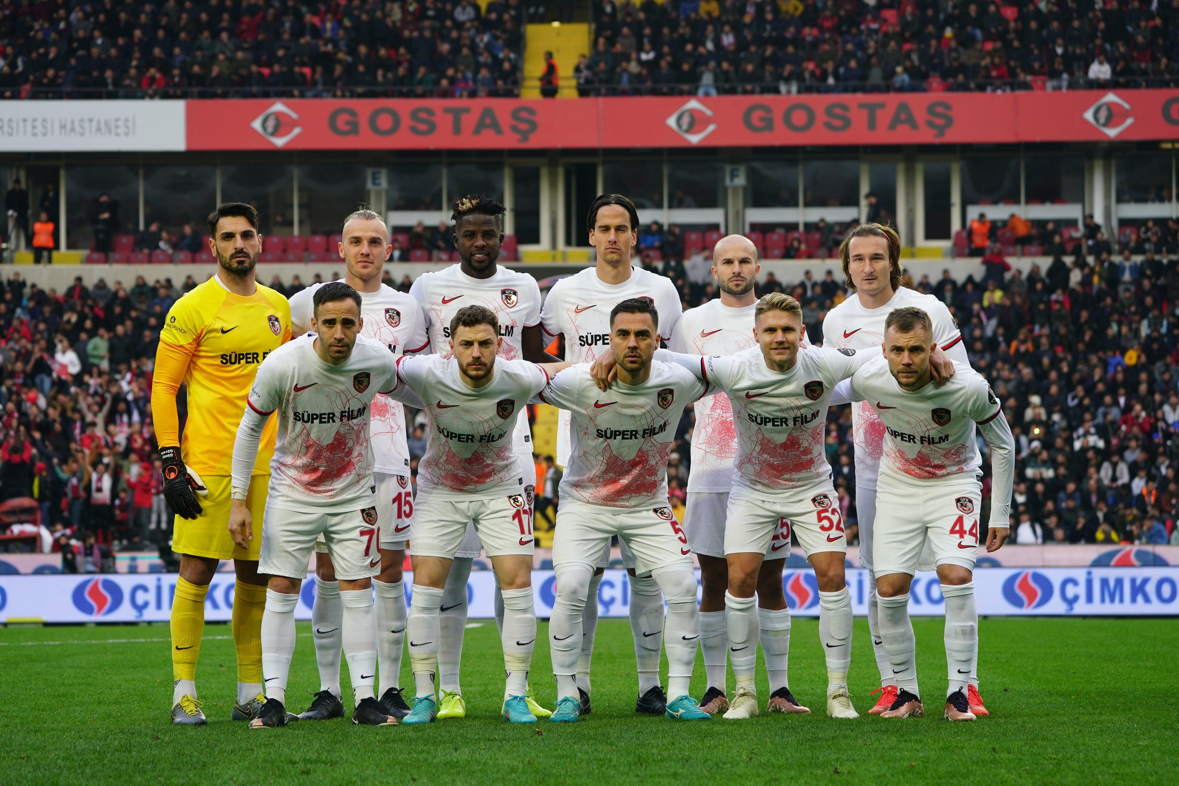 NKoudou ve Kitsiou arasında Kafa atma tartışması Atilla Karaoğlana tepki