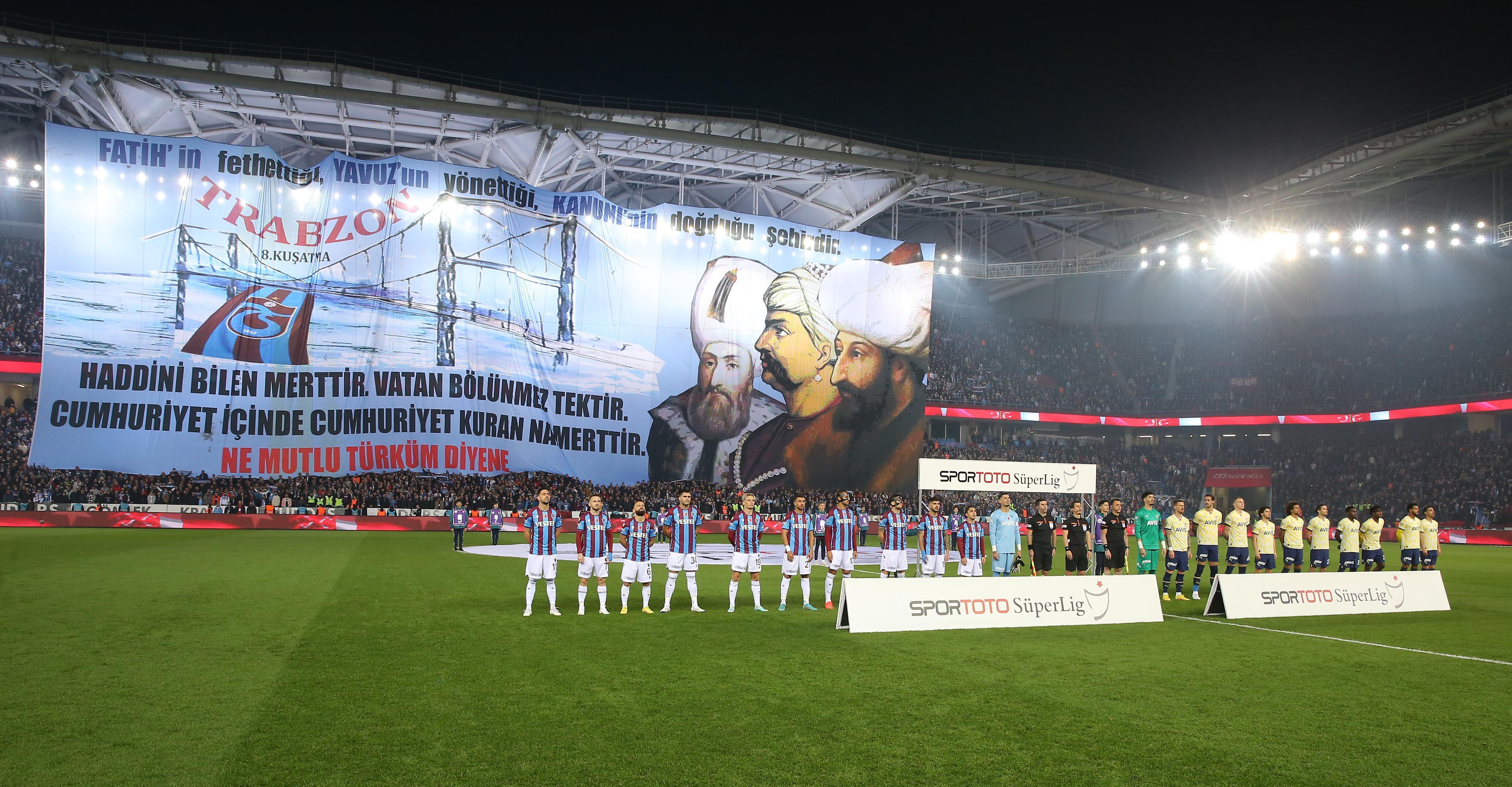 Trabzonspor - Fenerbahçe maçında görsel şölen