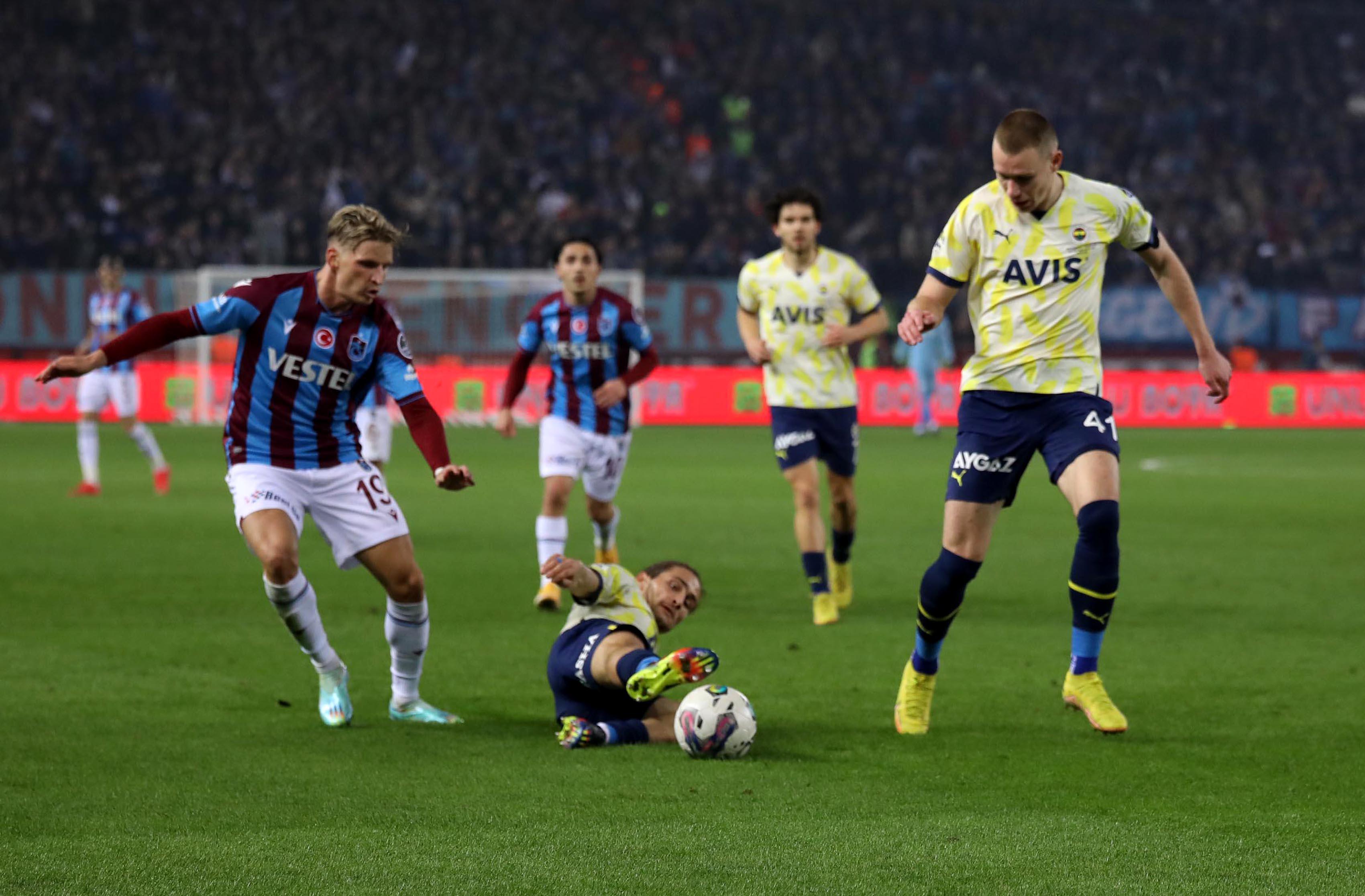 Akyazıda Maxi Gomez ve Trezeguetnin gecesi (ÖZET) Trabzonspor-Fenerbahçe maç sonucu: 2-0