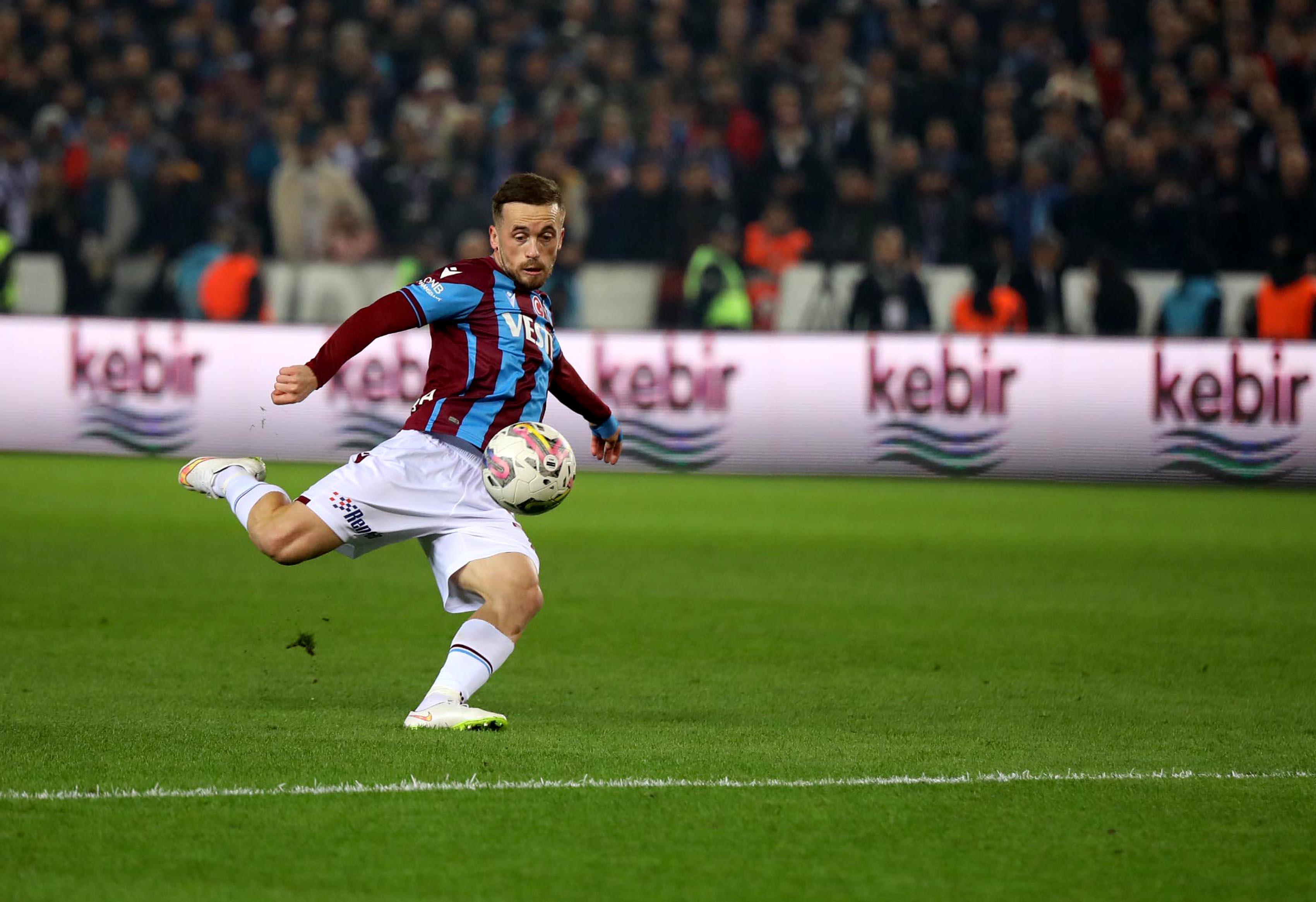 Akyazıda Maxi Gomez ve Trezeguetnin gecesi (ÖZET) Trabzonspor-Fenerbahçe maç sonucu: 2-0