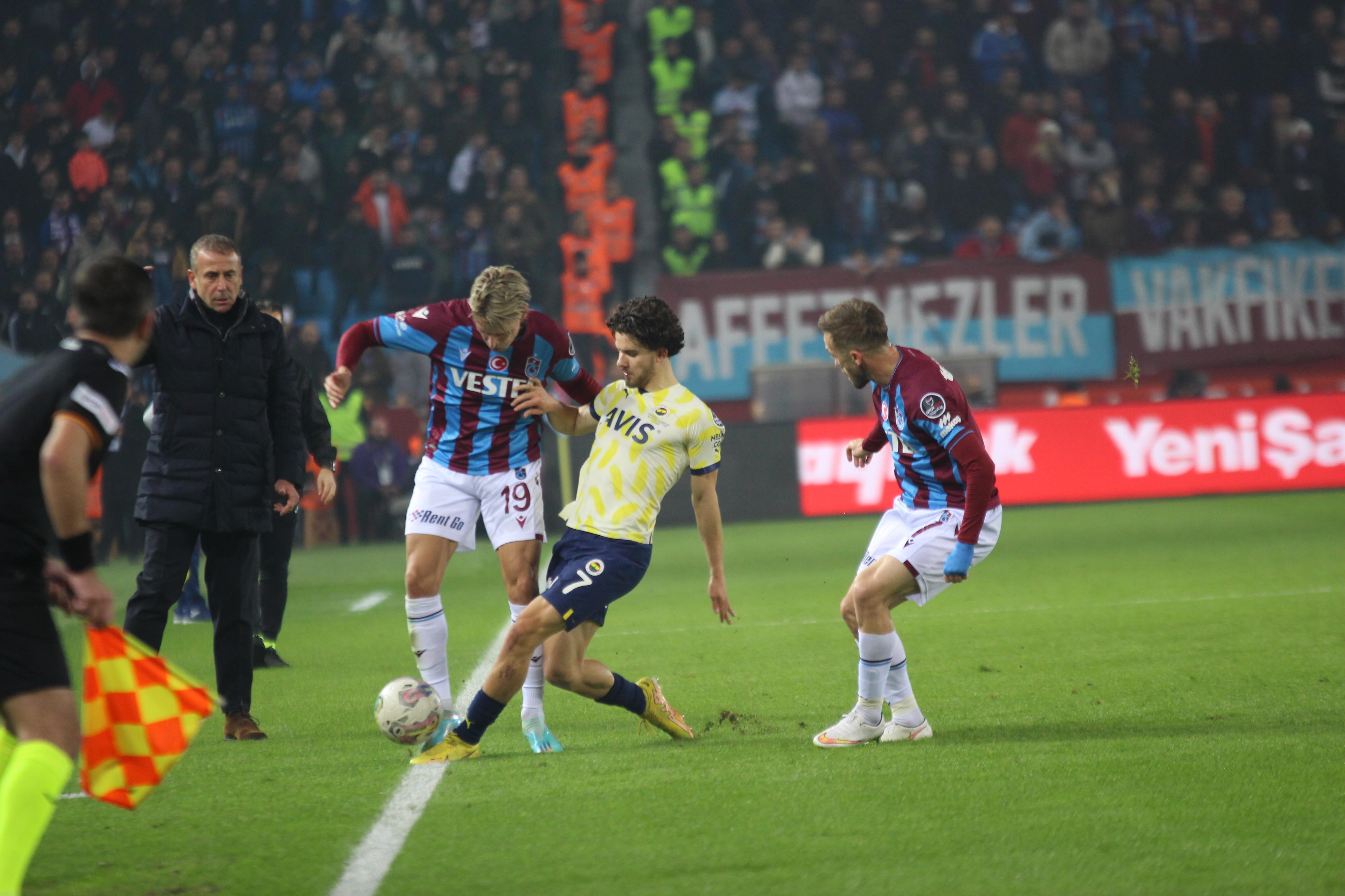 Akyazıda Maxi Gomez ve Trezeguetnin gecesi (ÖZET) Trabzonspor-Fenerbahçe maç sonucu: 2-0