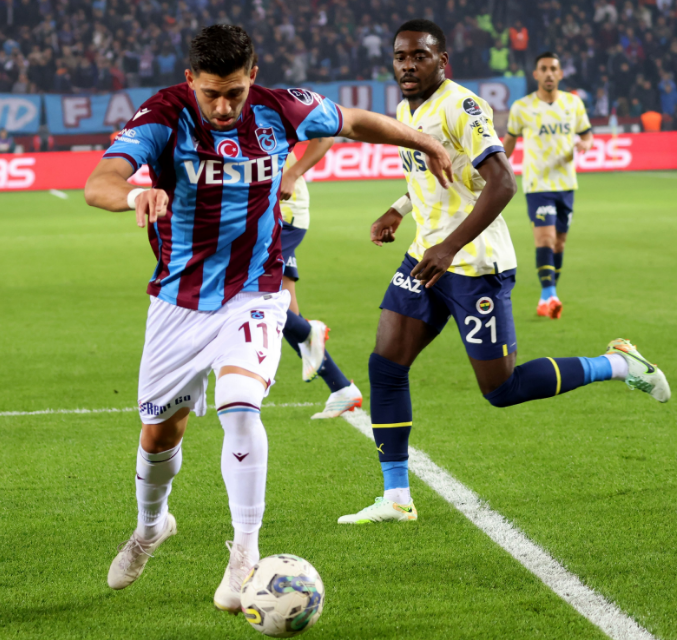 Akyazıda Maxi Gomez ve Trezeguetnin gecesi (ÖZET) Trabzonspor-Fenerbahçe maç sonucu: 2-0