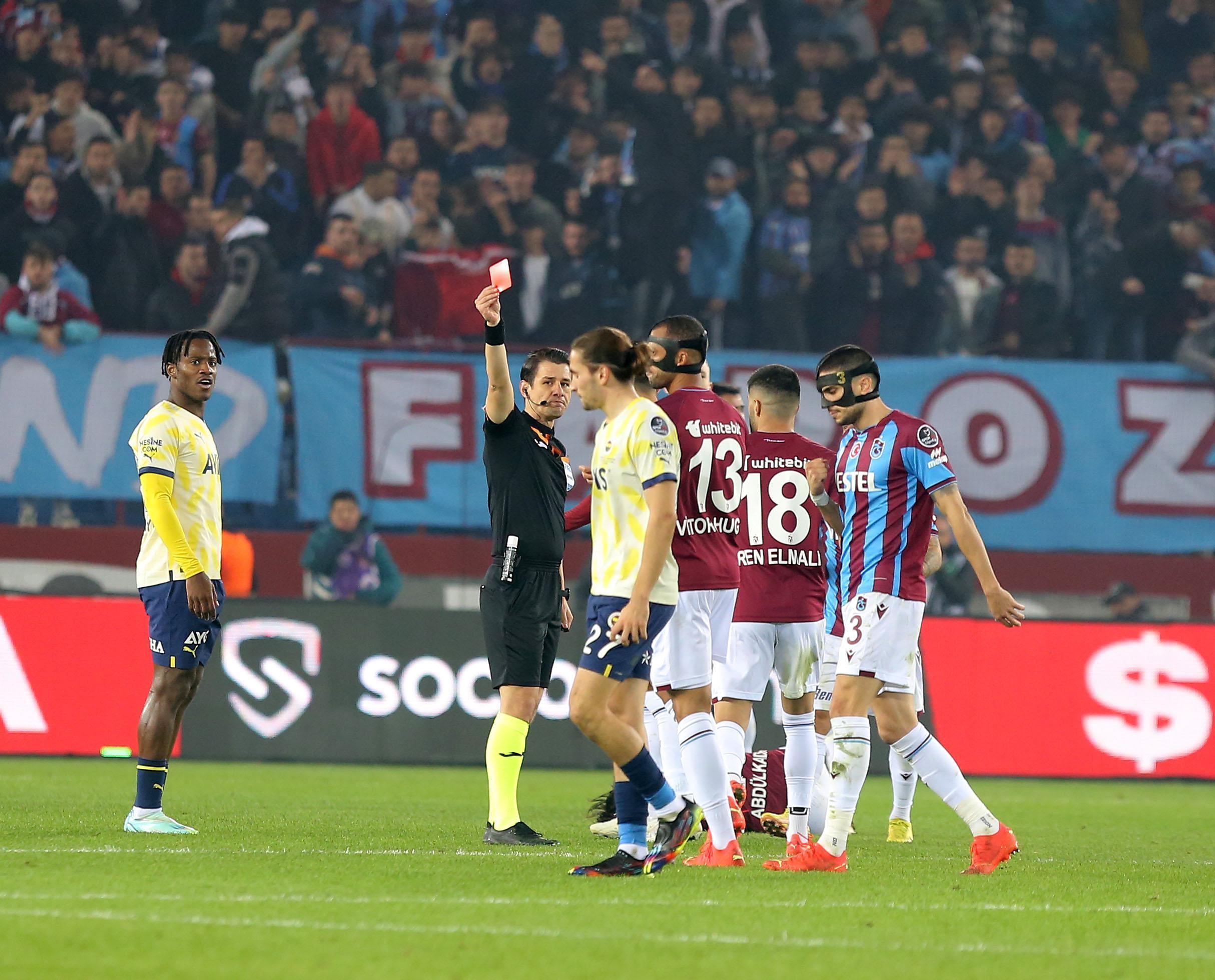 Akyazıda Maxi Gomez ve Trezeguetnin gecesi (ÖZET) Trabzonspor-Fenerbahçe maç sonucu: 2-0