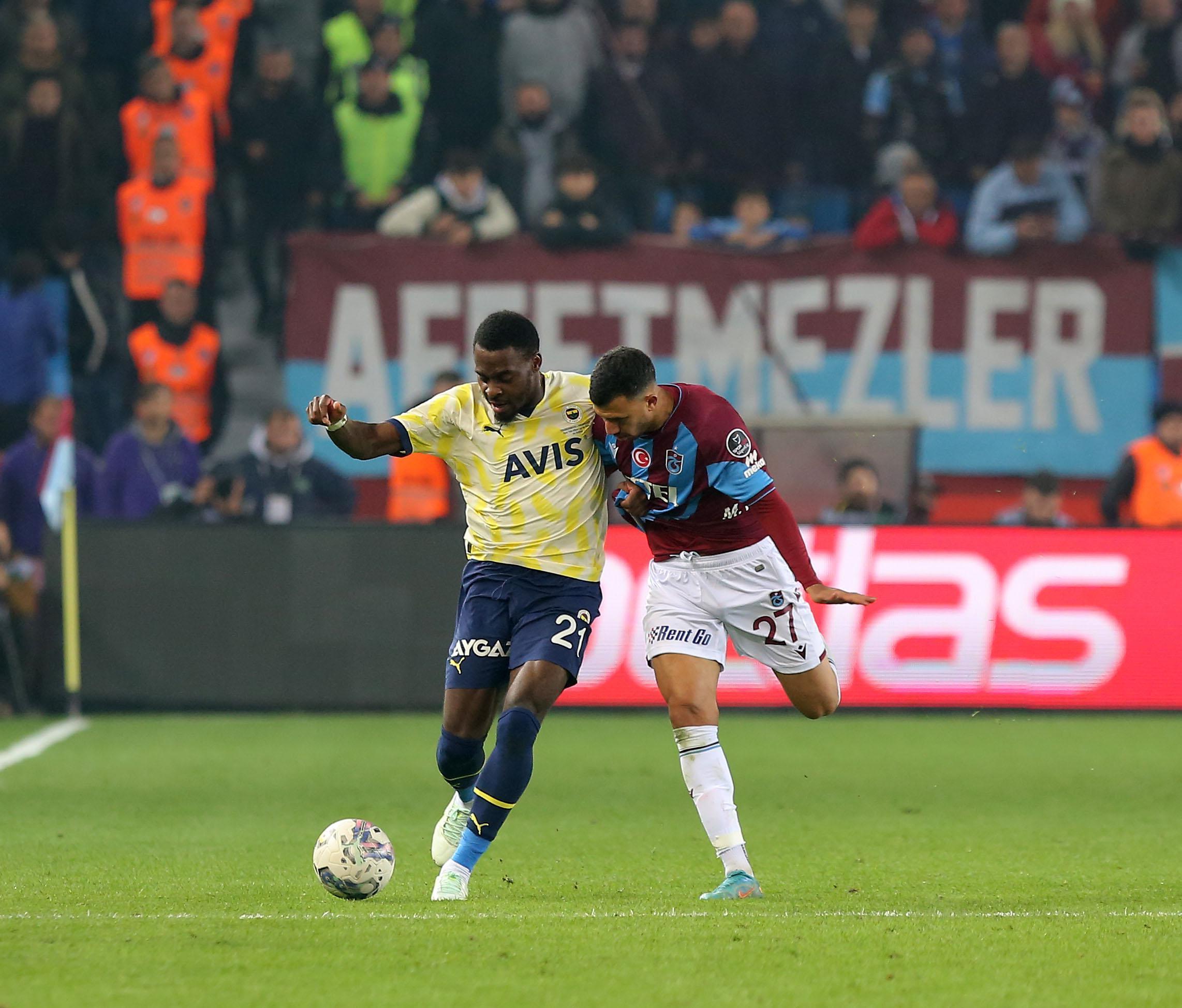 Akyazıda Maxi Gomez ve Trezeguetnin gecesi (ÖZET) Trabzonspor-Fenerbahçe maç sonucu: 2-0