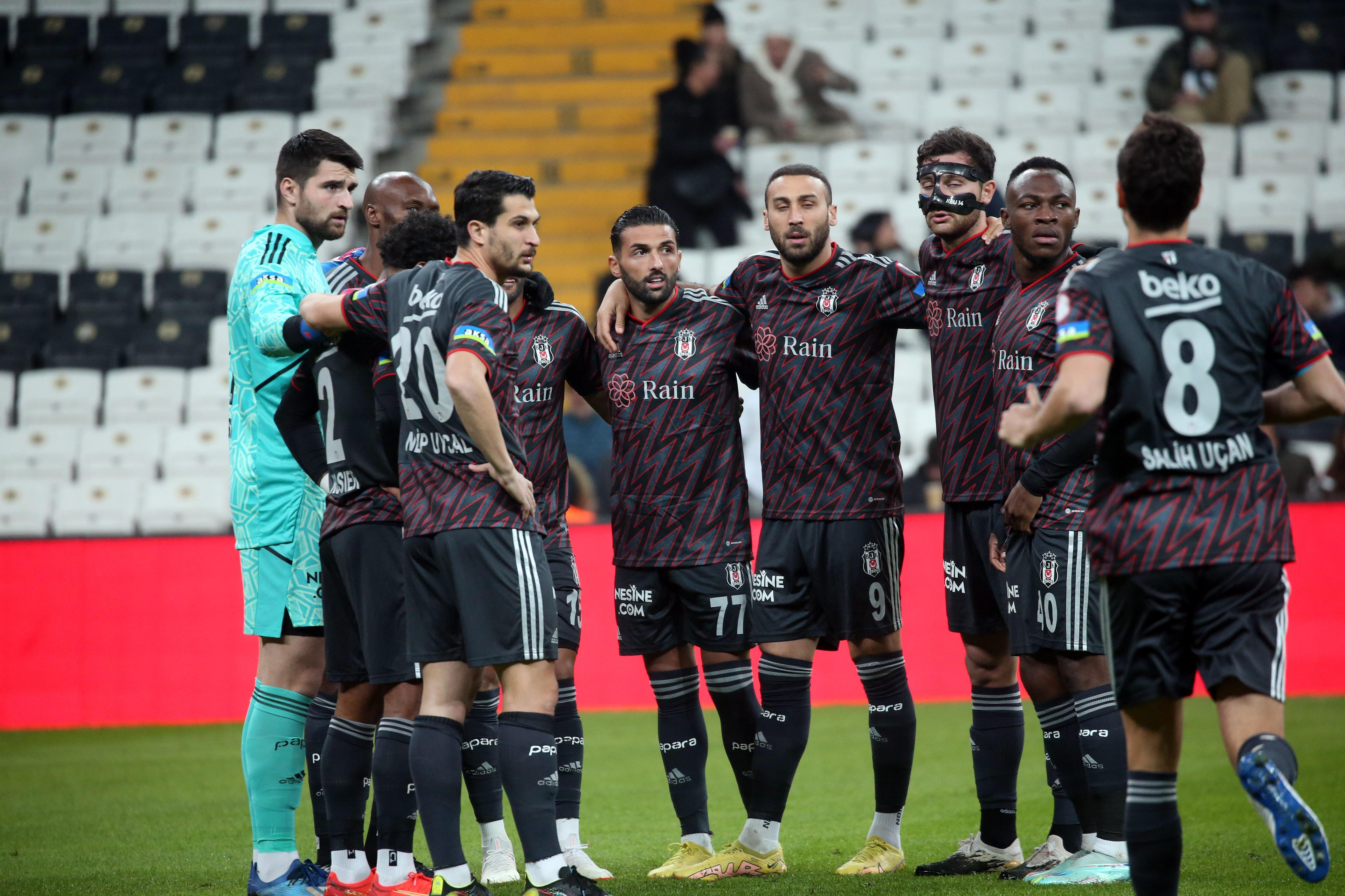 Beşiktaş Teknik Direktörü Şenol Güneş: 2-0dan dönmek önemliydi