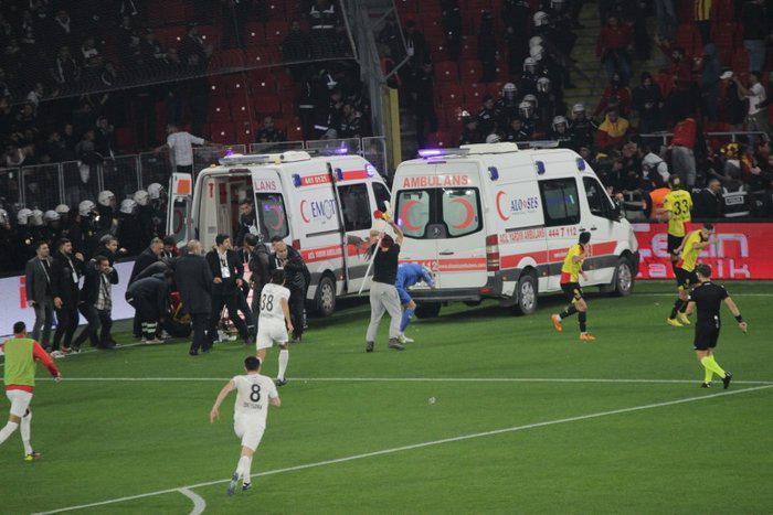 Göztepe - Altay derbisinde işaret fişaği atılan Göztepeli taraftarın ağabeyi konuştu